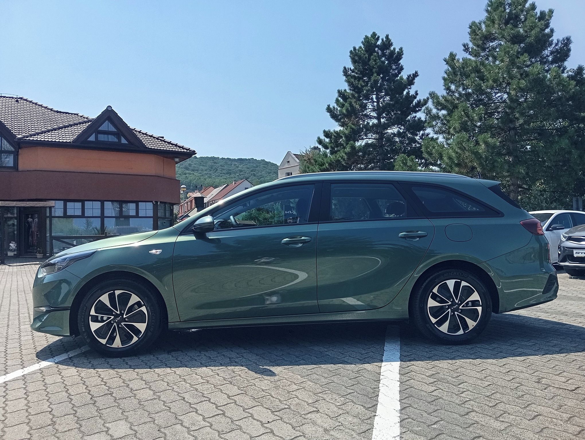 Kia Cee´d SW, 1.5 T-GDi 7DCT automat SPIN - fotka 5