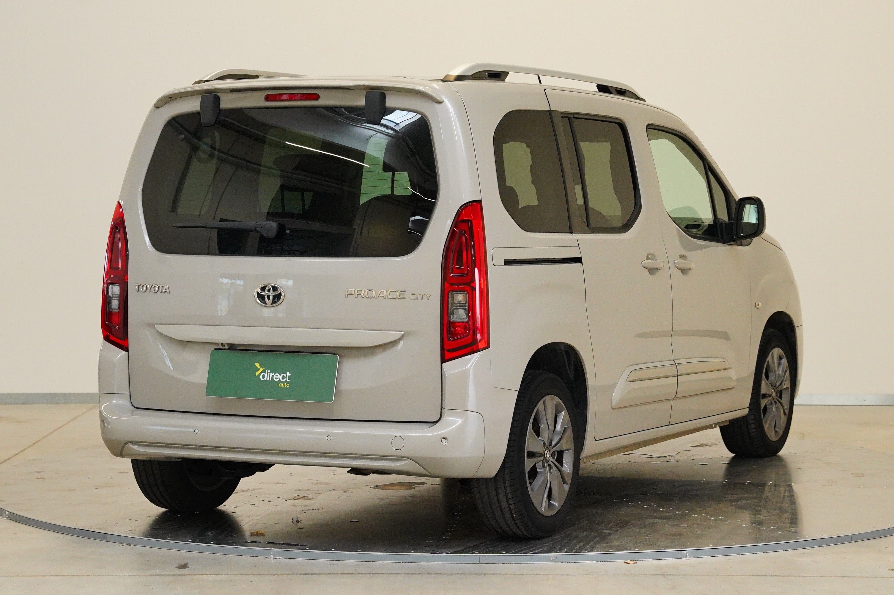 Toyota Proace City Verso, 1.2T 96 kW Family L1 - fotka 4