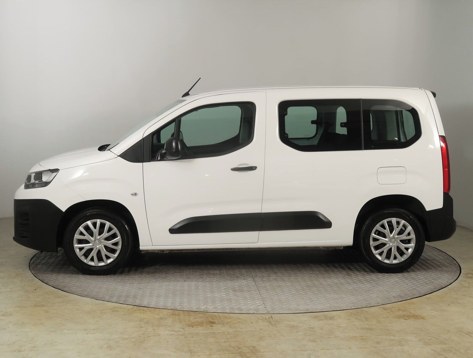 Citroën Berlingo, 1.2 PureTech, Live Pack, 5Míst - fotka 3