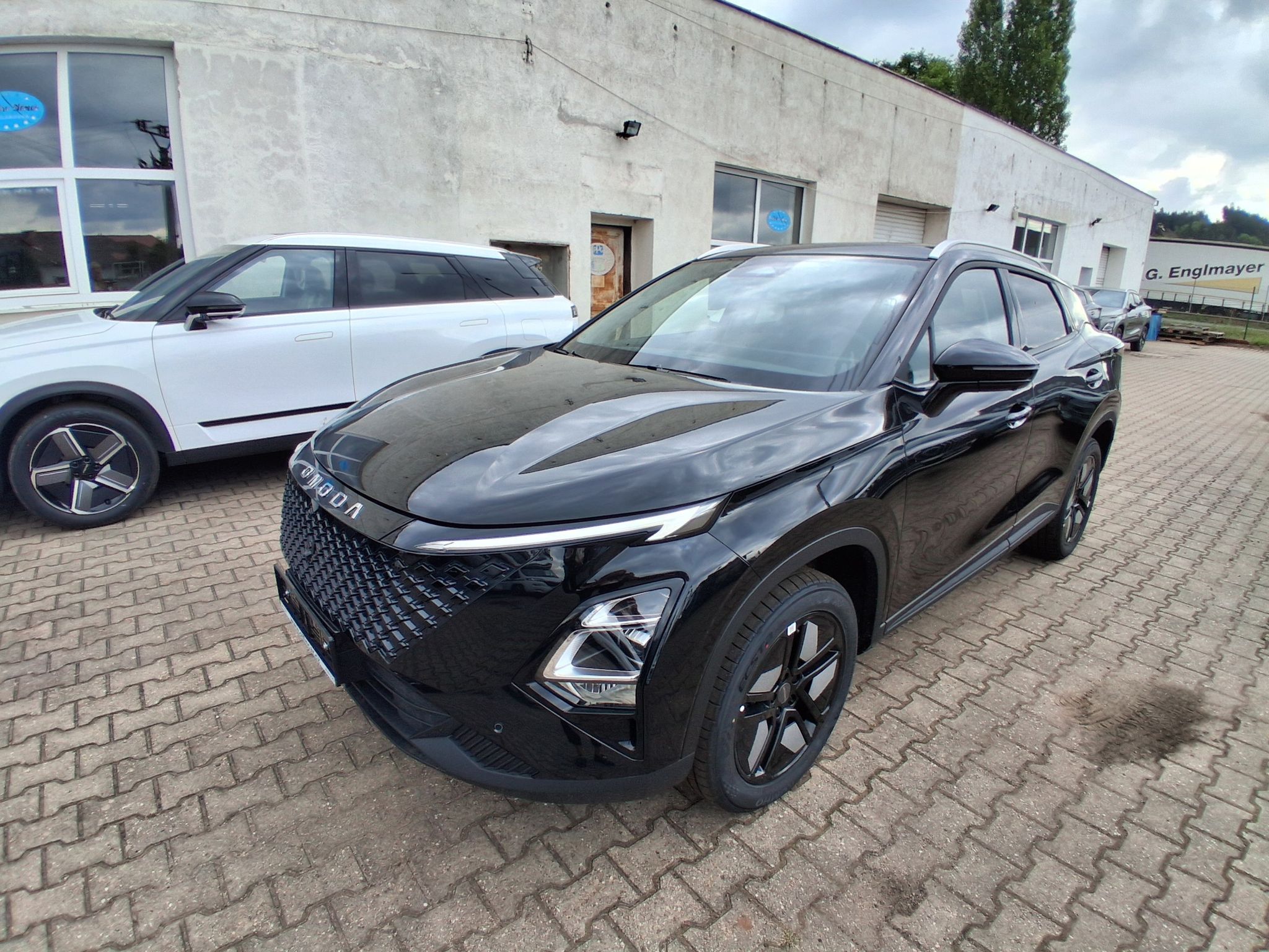 Omoda 5, Premium