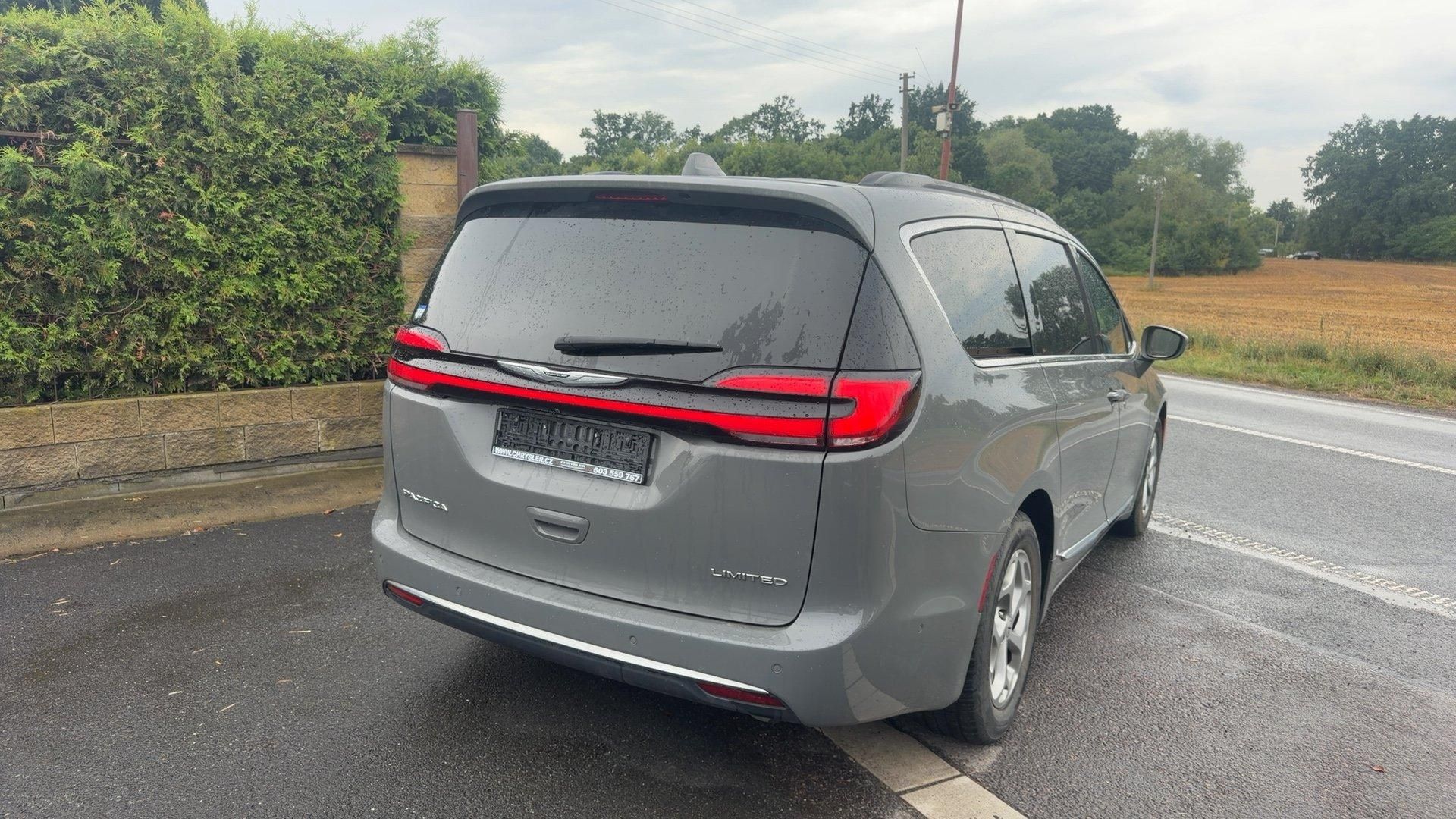 Chrysler Pacifica, 3,6 RU Limited Radar 360 2022 - fotka 4