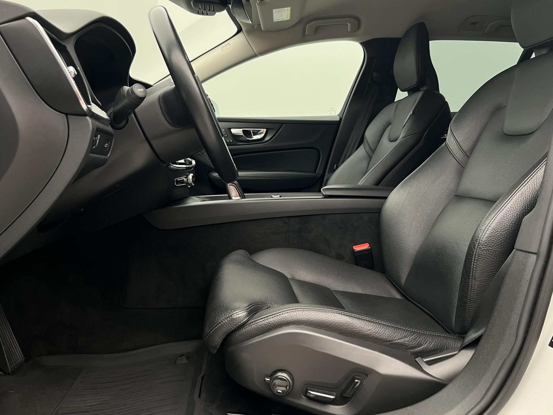 Volvo V60, CC B5 AWD PRO AUT - fotka 3