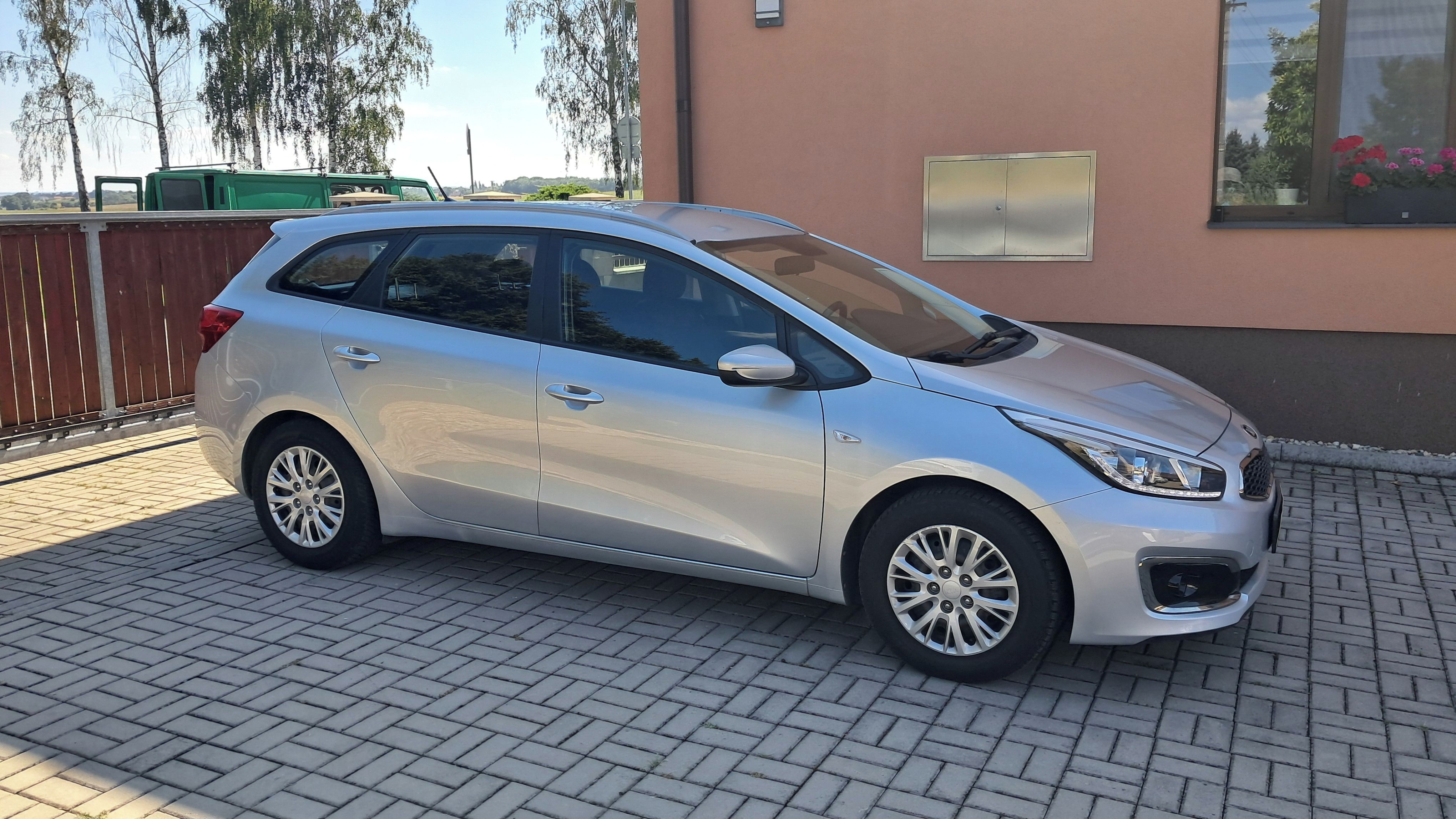 Kia Cee´d, 1.4i / najeto 84 000 km ČR - fotka 3
