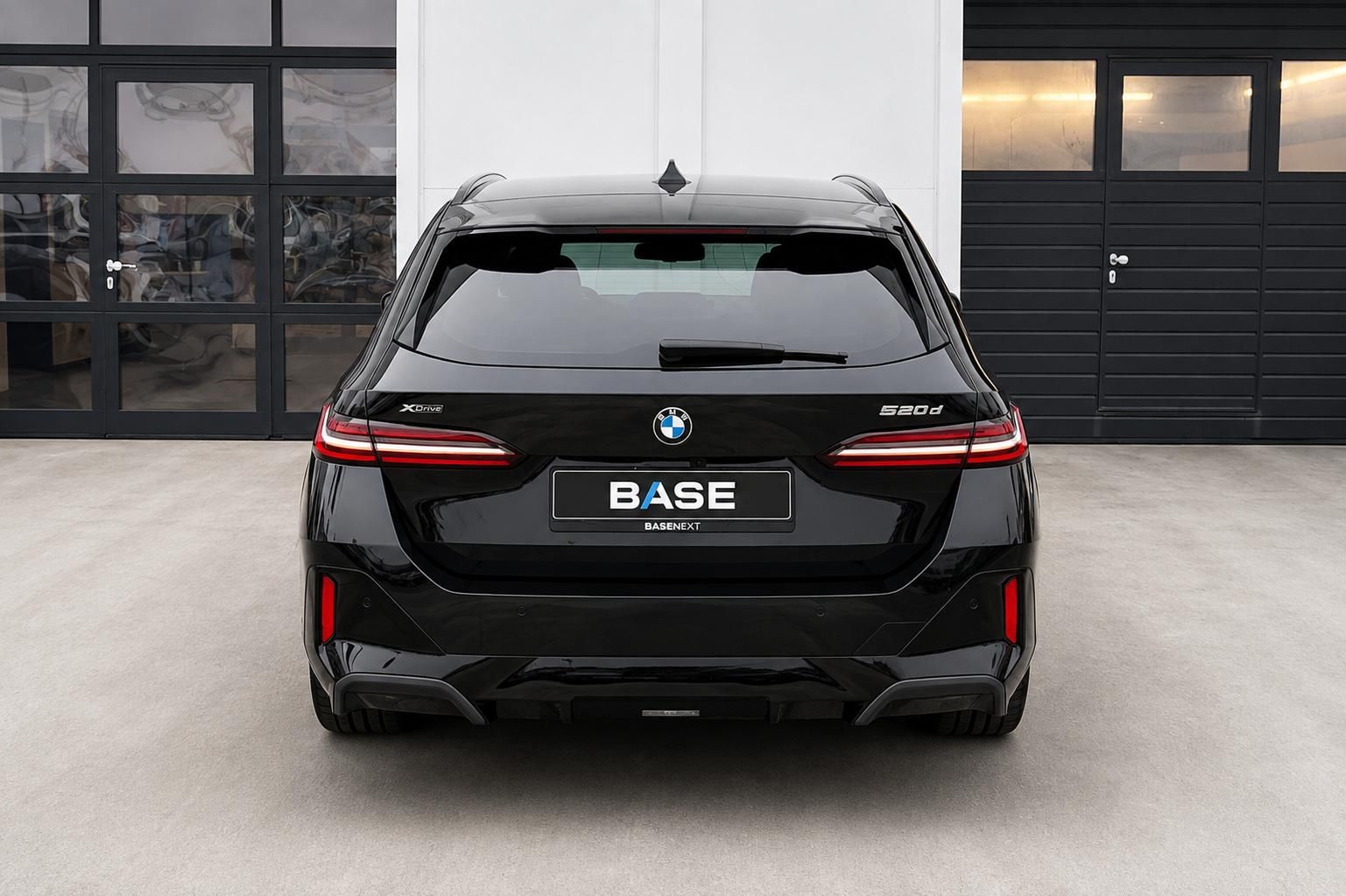BMW Řada 5, 520d xDrive Touring M-Sport - fotka 5