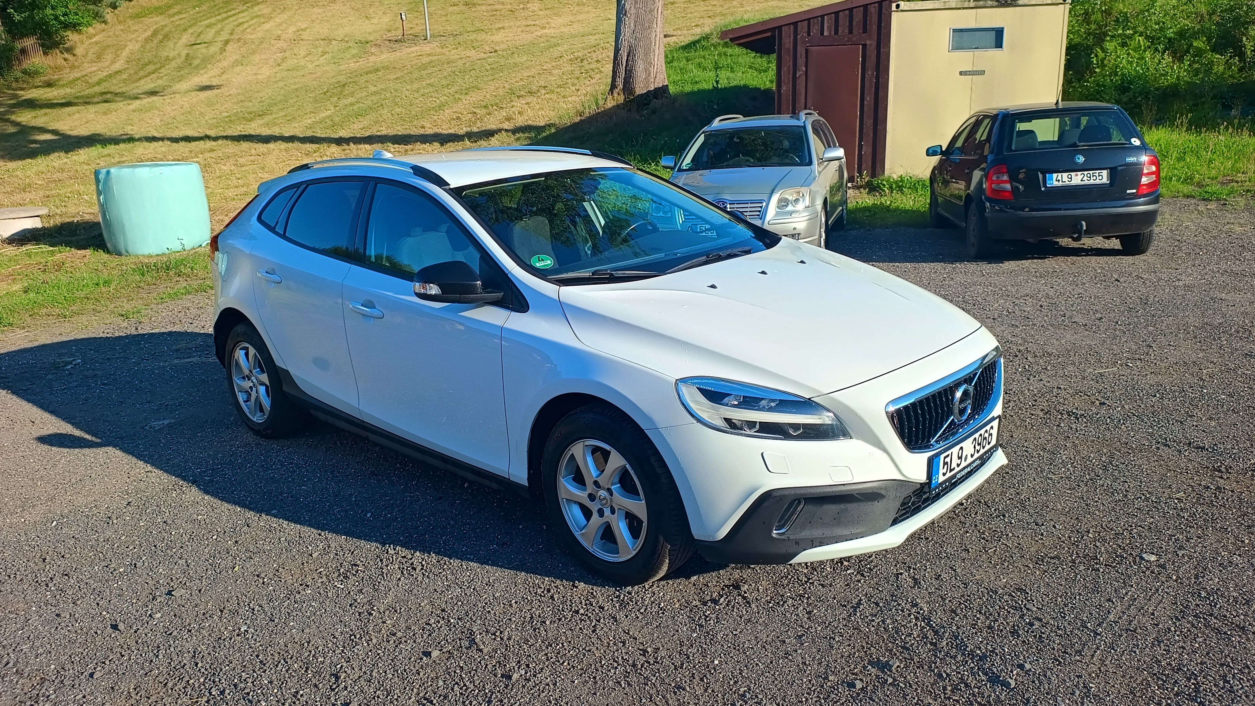 Volvo V40, Cross Country, nez. topení, TZ - fotka 2