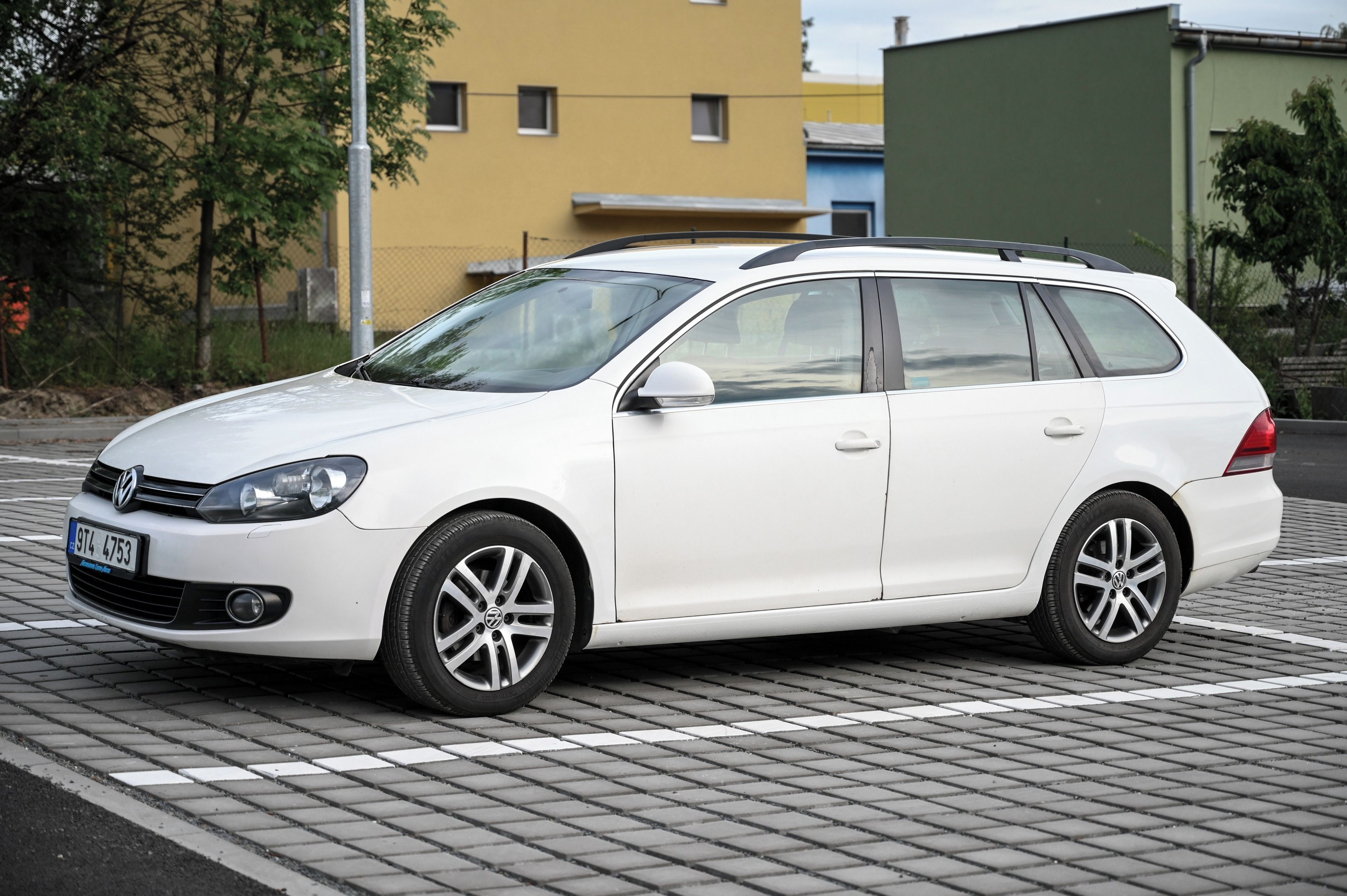 Volkswagen Golf, 1.6 TDI 77 kW, ALCANTRA, tažné - fotka 2