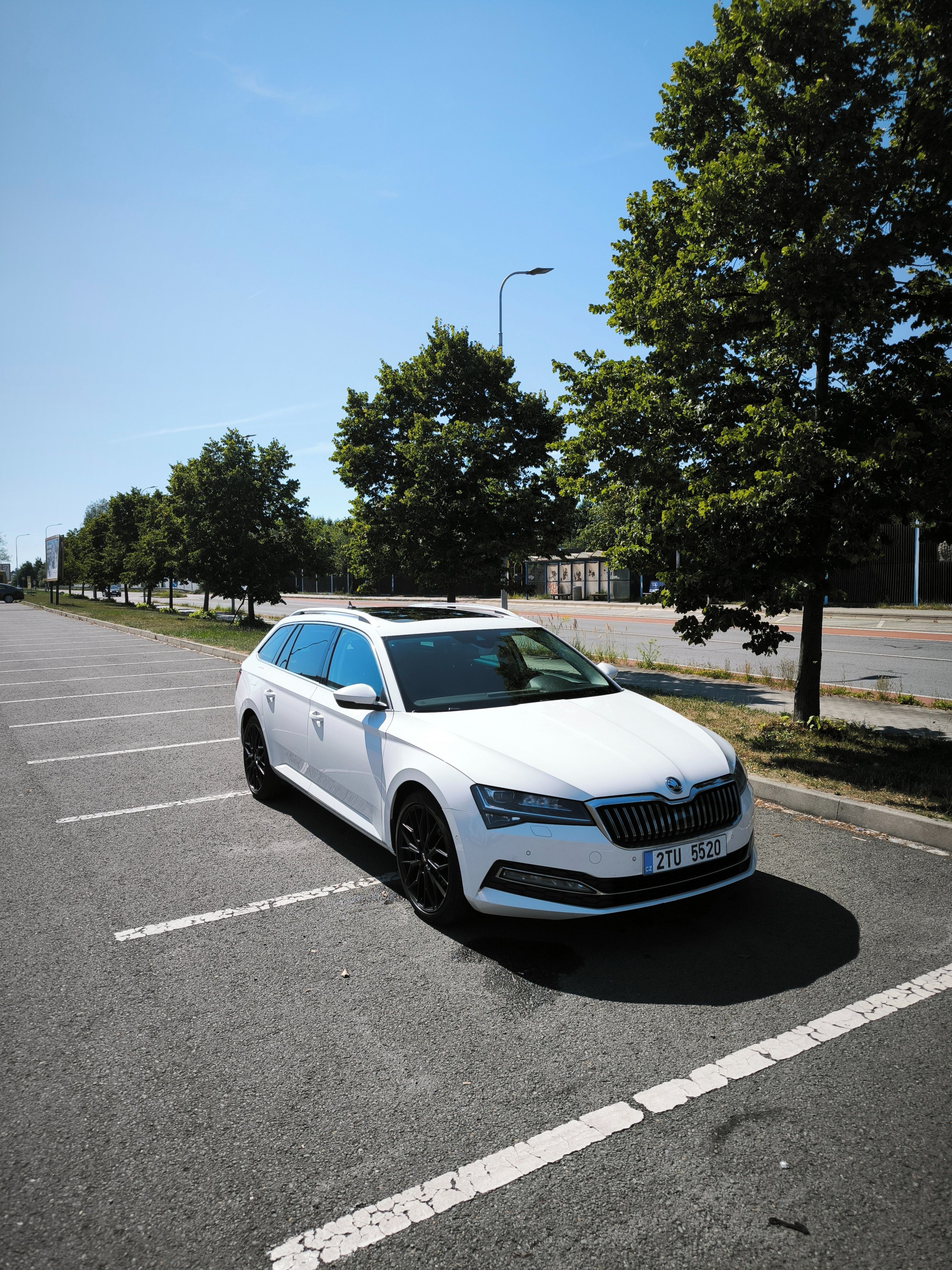 Škoda Superb, 2.0TDI 140kw, Webasto+Panorama - fotka 2