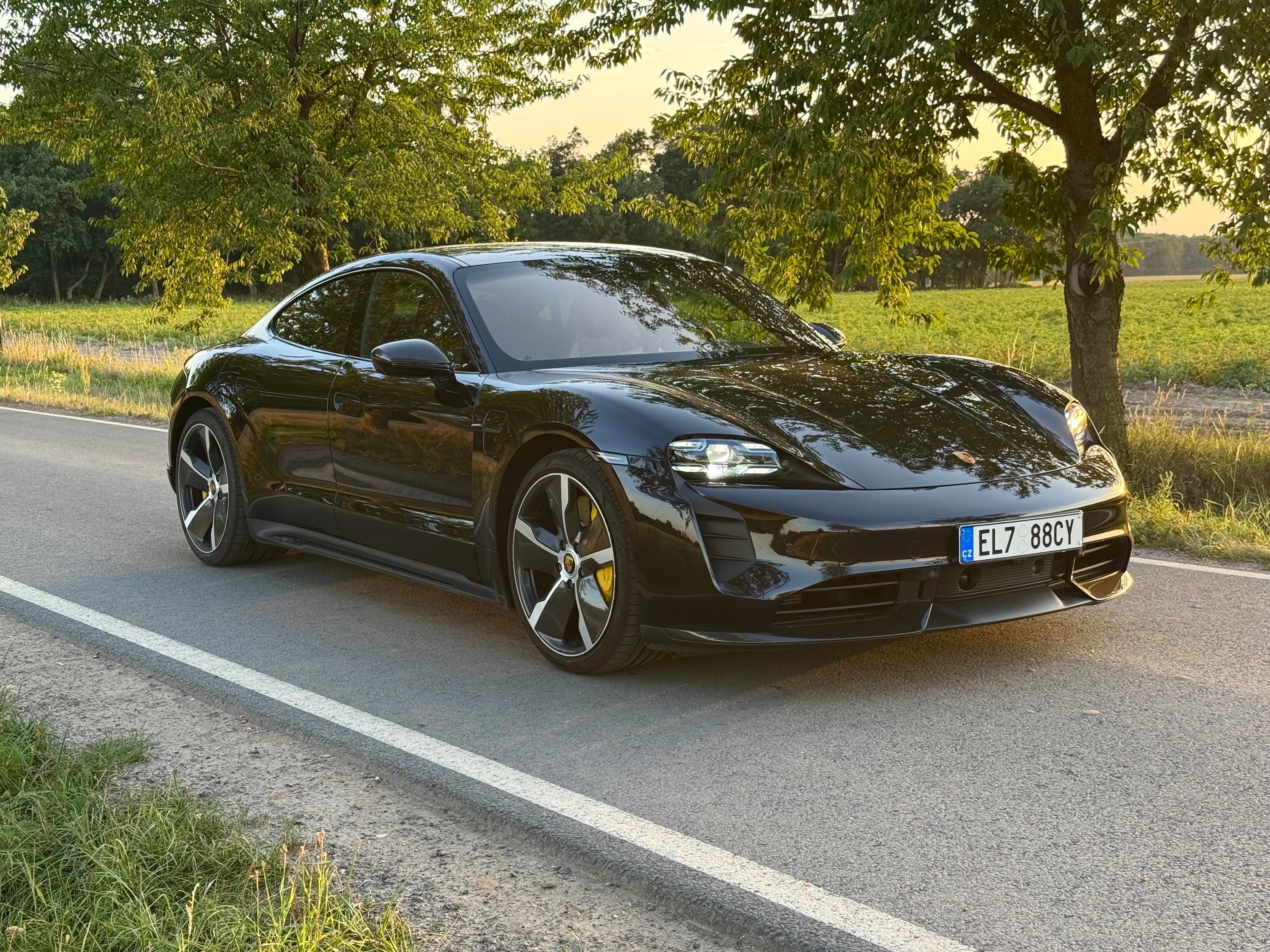 Porsche Taycan, Turbo S - fotka 3