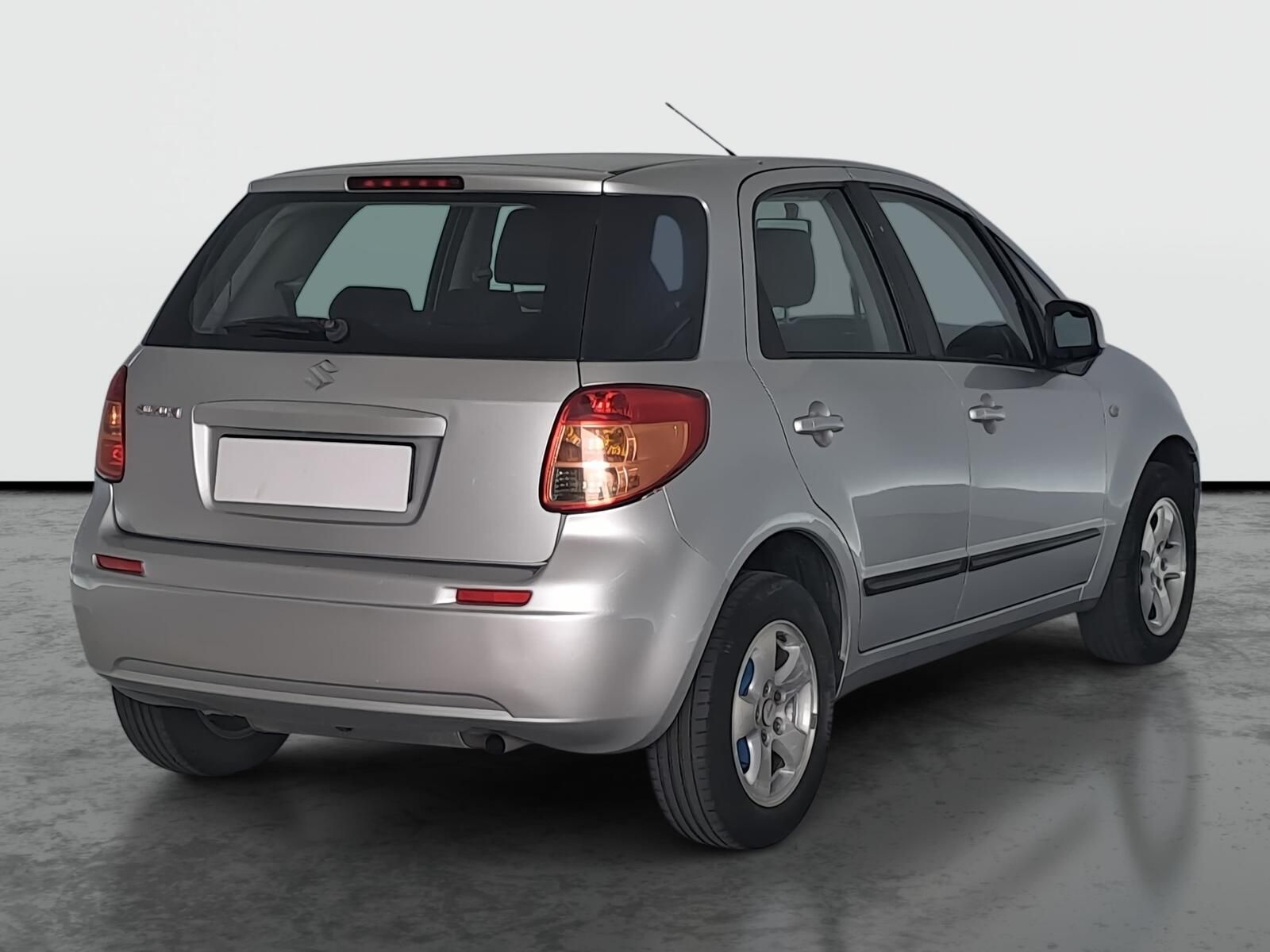 Suzuki SX4, 1.5 i, po STK, rezervace - fotka 5