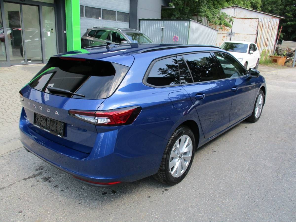 Škoda Superb, Combi Selection 2,0TDI 110 kW - fotka 5