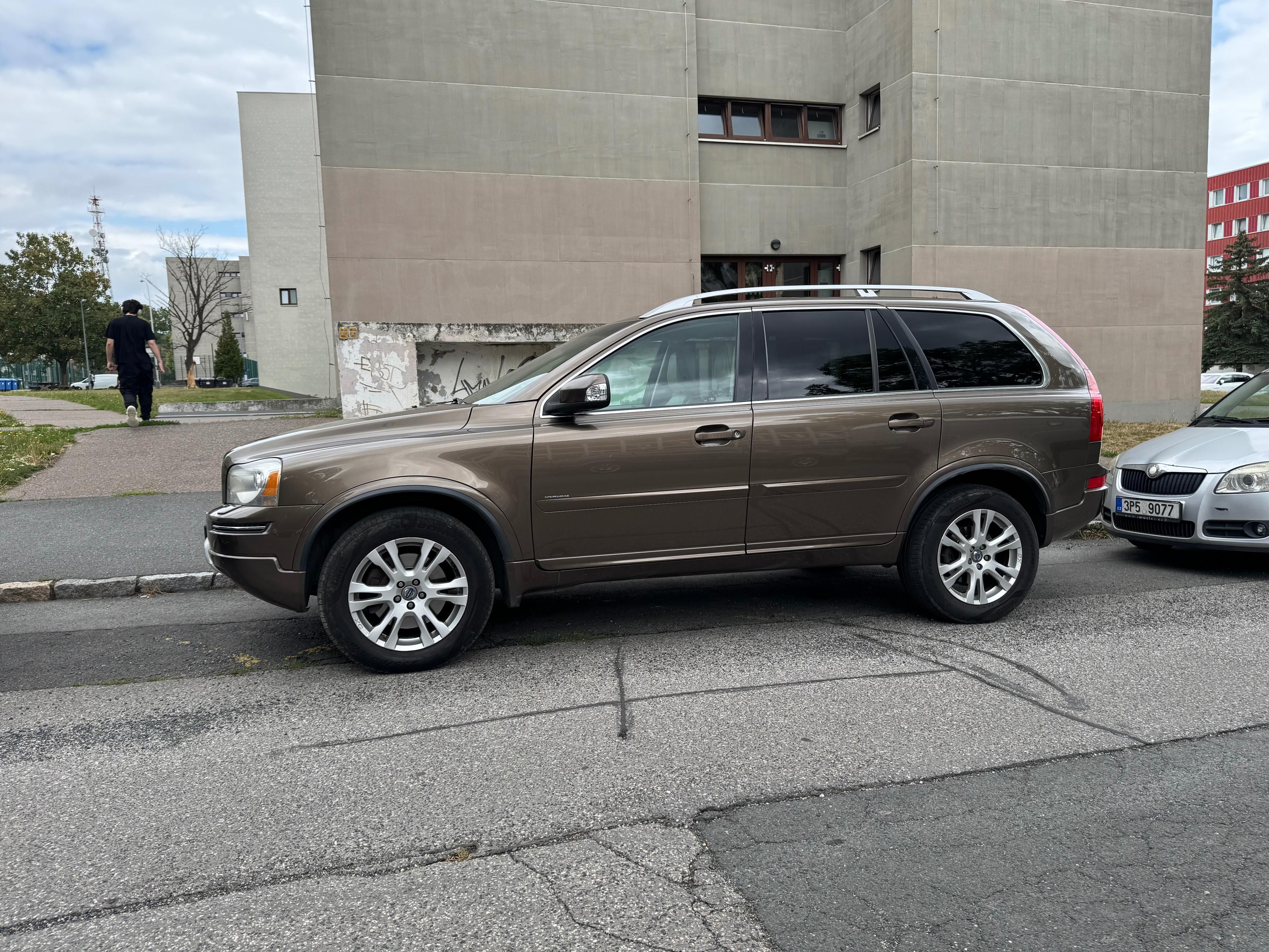 Volvo XC90, 2.4, D5, 7mist, Servisovano - fotka 2