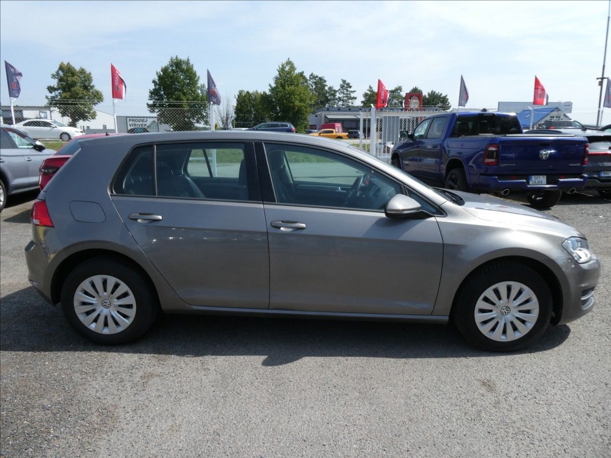 Volkswagen Golf, 1,2 TSi 81kW auto klima, závěs - fotka 2