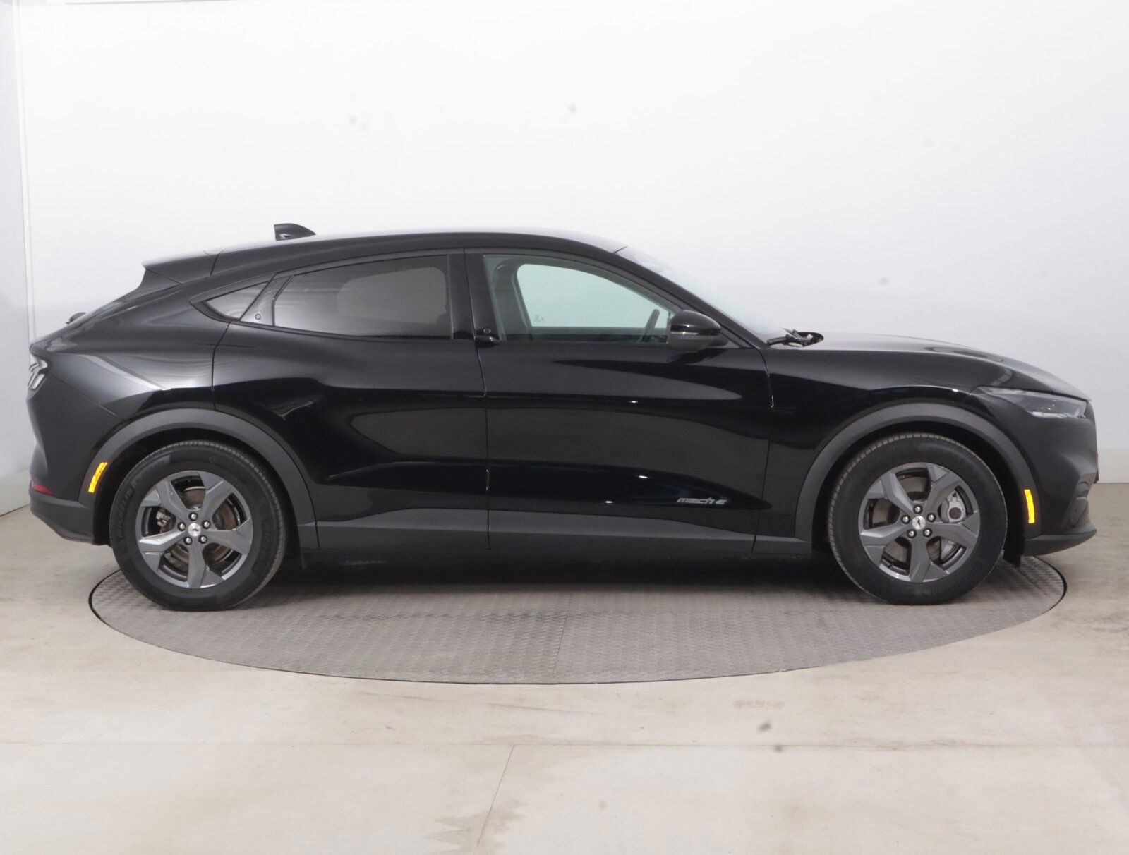 Ford Mustang Mach-E, Standard Range RWD, SoH 96% - fotka 6