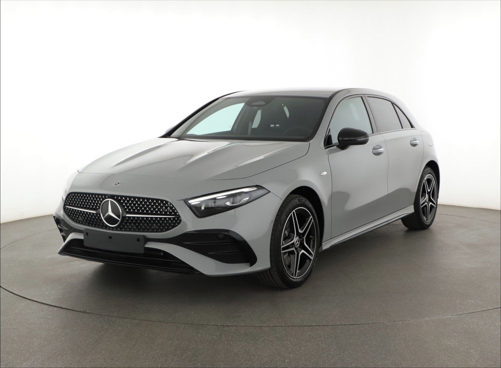 Mercedes-Benz Třídy A, 250 e, AMG LINE - fotka 2