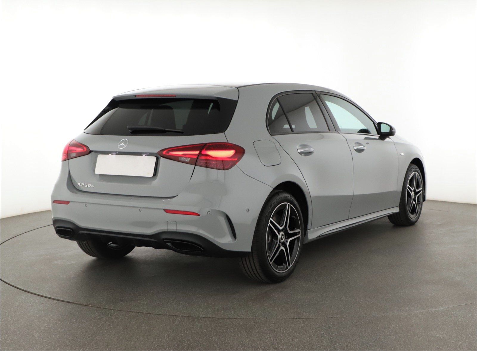 Mercedes-Benz Třídy A, 250 e, AMG LINE - fotka 5