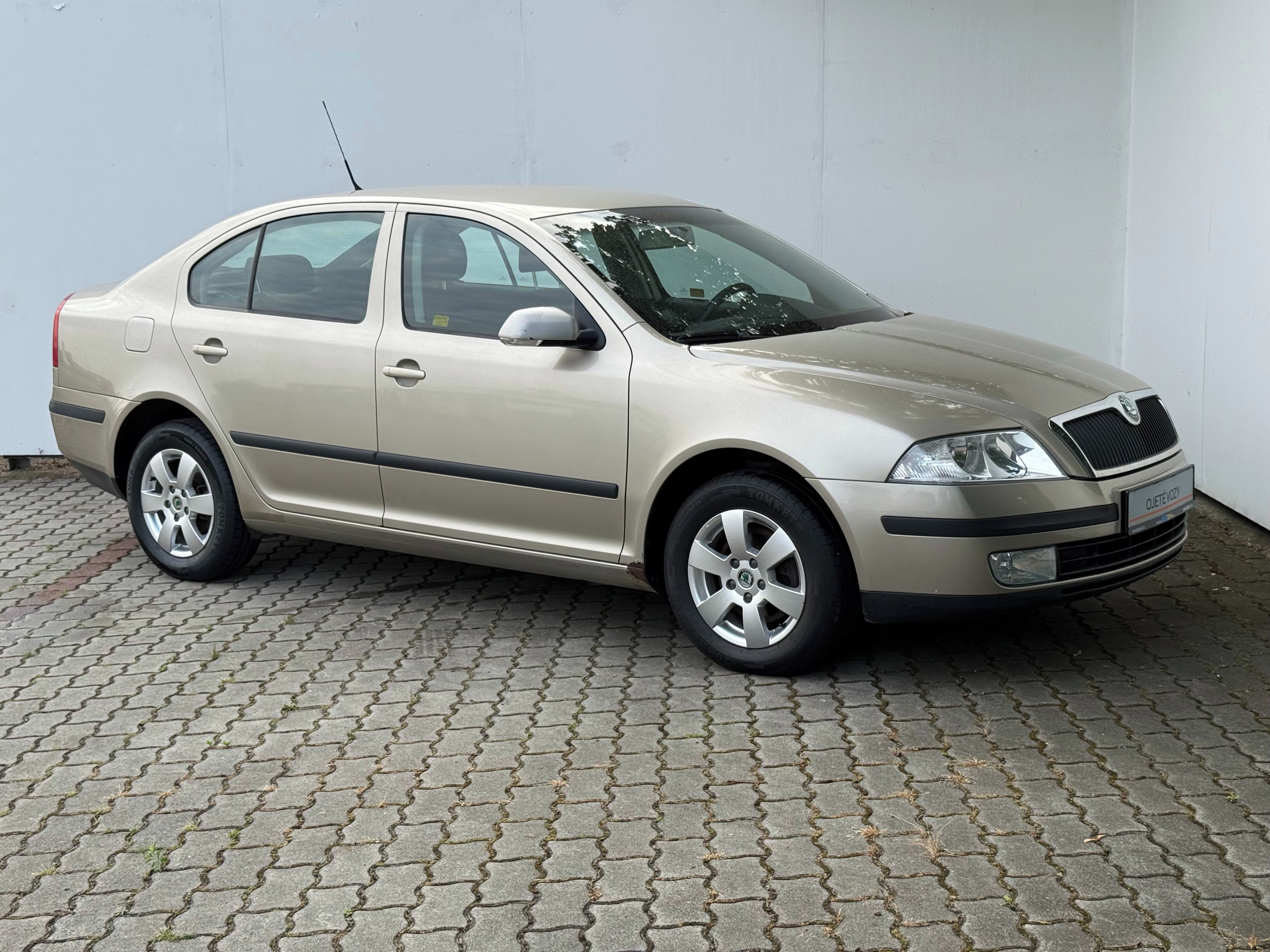 Škoda Octavia, 2,0 FSI / 110 kW Elegance - fotka 3