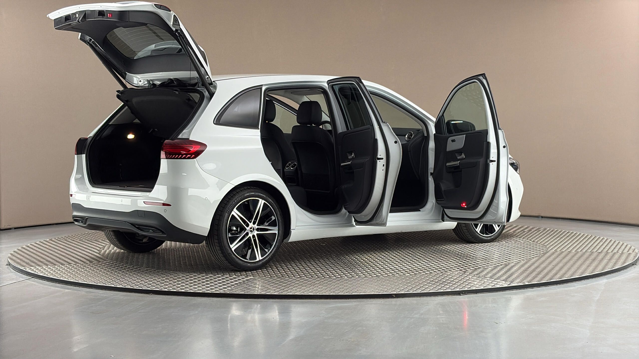 Mercedes-Benz Třídy B, 200d AUT Progressive Advanced - fotka 6