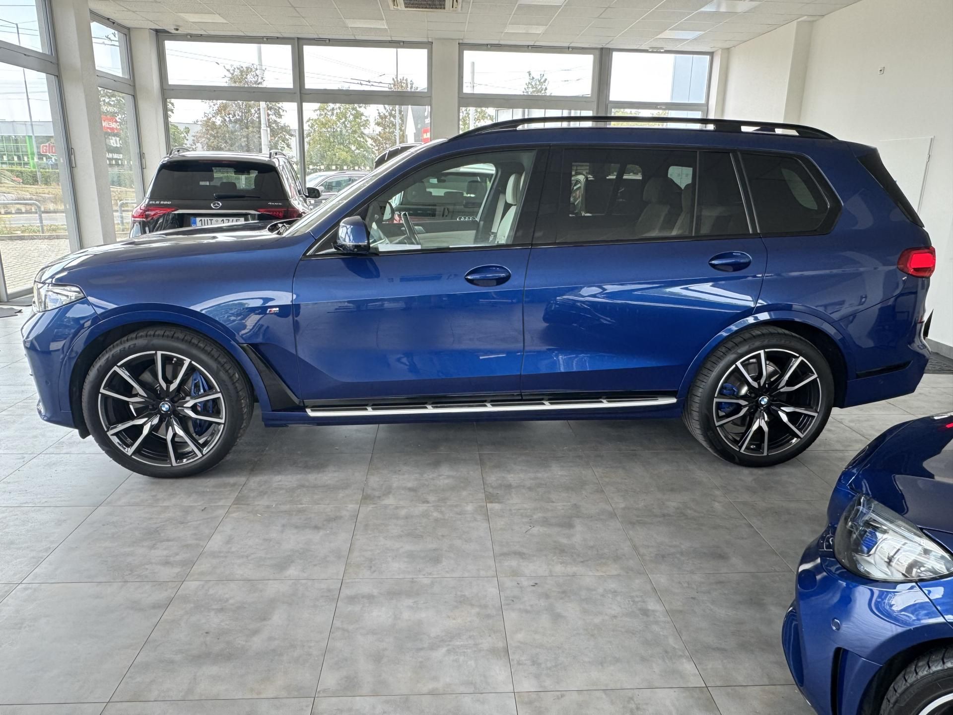 BMW X7, xDrive 40d M Sports - fotka 4