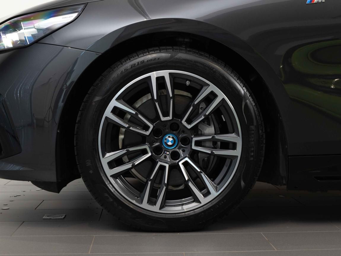 BMW i5, eDrive40 Sedan - fotka 4