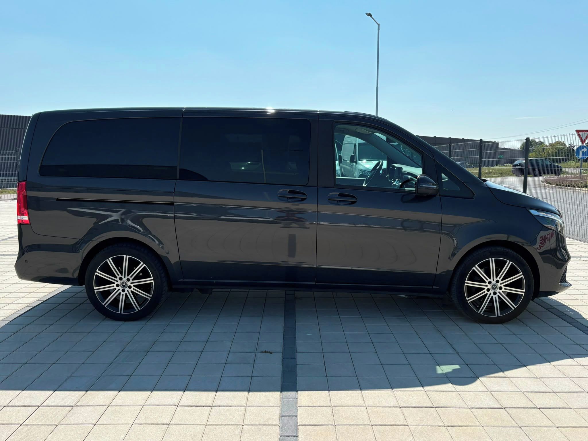 Mercedes-Benz Třídy V, 300d 4MATIC Long  Avantgarde C - fotka 4