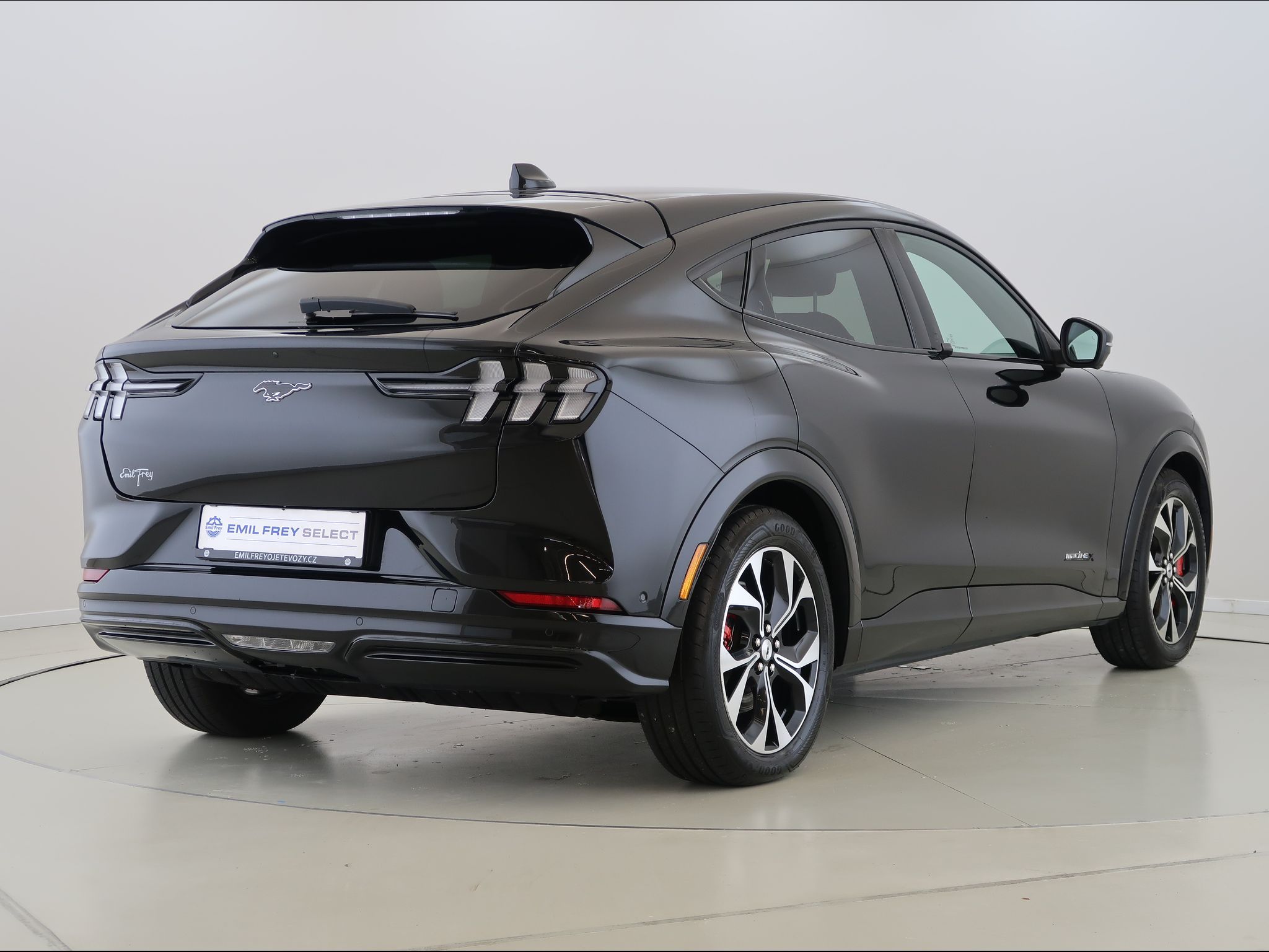 Ford Mustang Mach-E, Premium,98,7kWh,RWD,CZ,1Maj - fotka 5