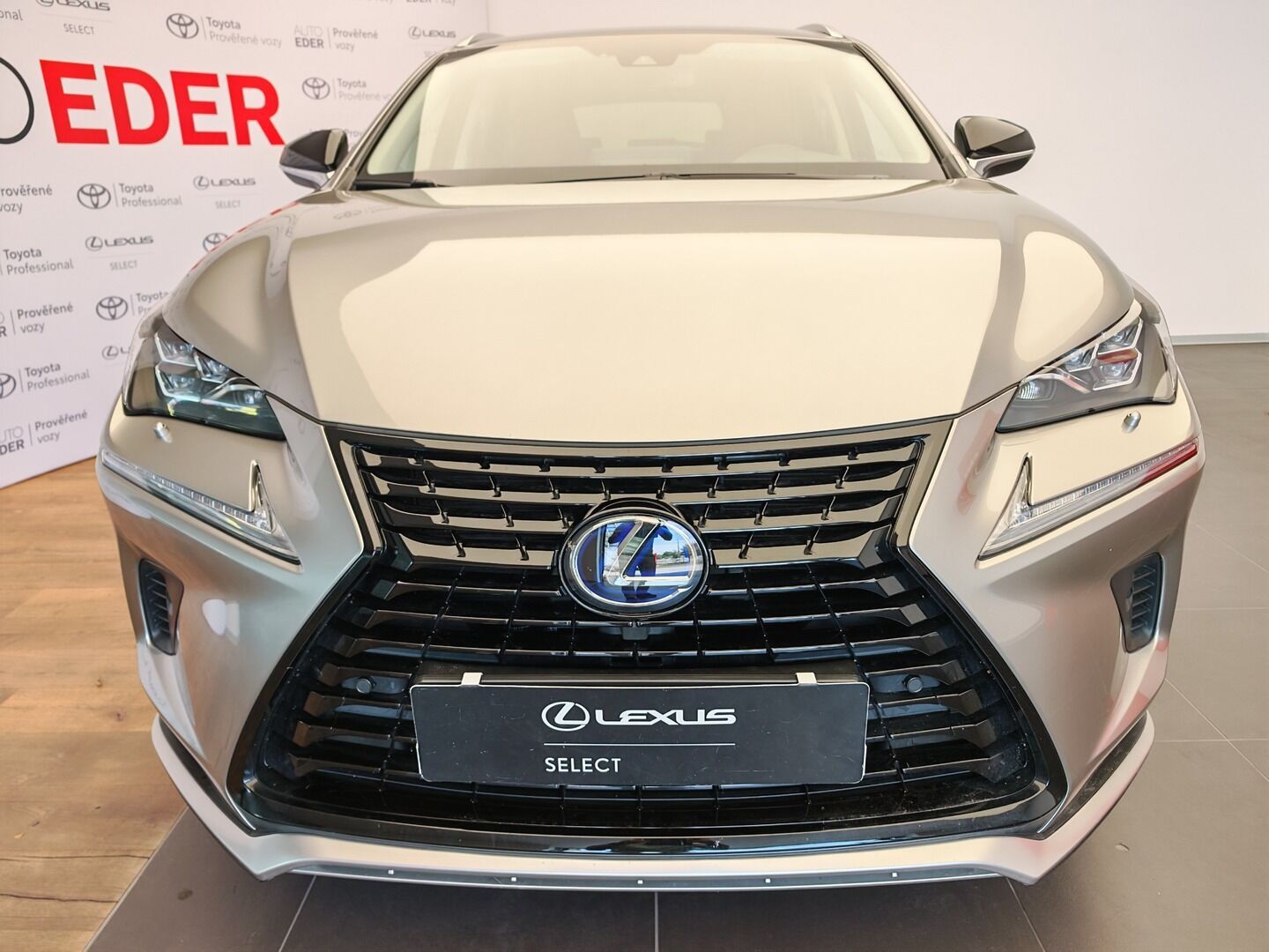 Lexus NX 300h, 2.5 300h 145kW 4WD Best - fotka 2