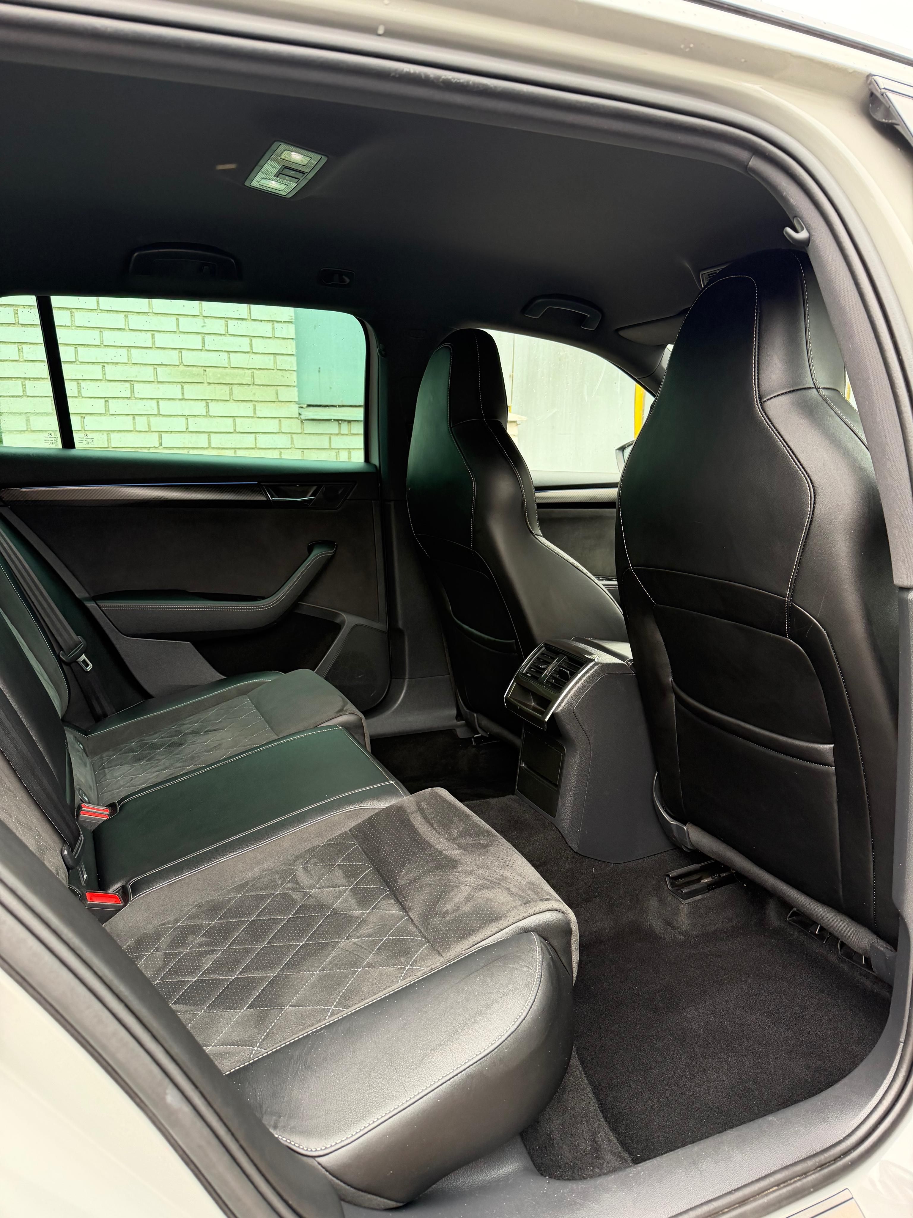 Škoda Superb, Škoda Superb Sportline 2023 - fotka 5