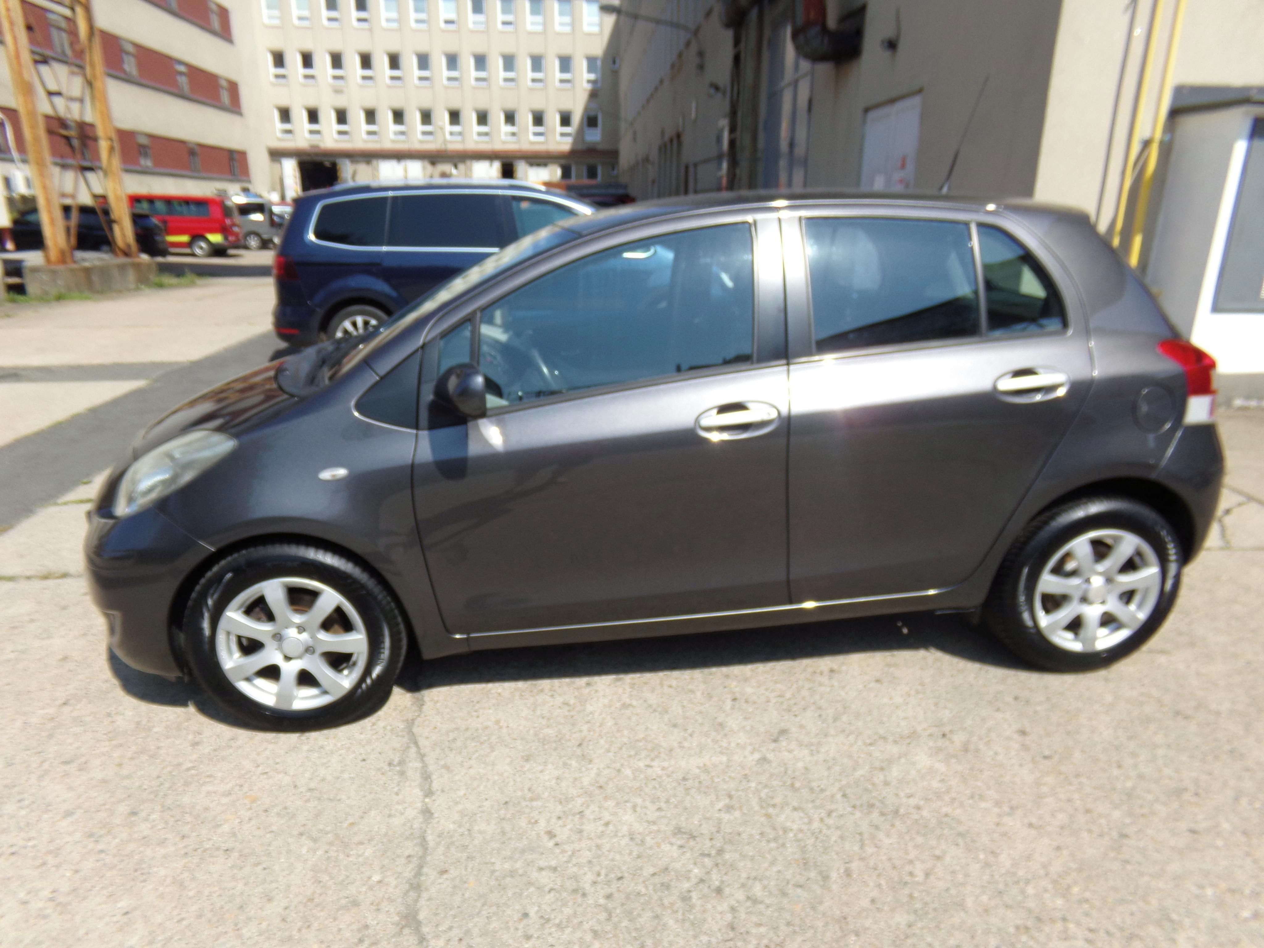 Toyota Yaris, 1.3 VVT-i  LIFE - fotka 2