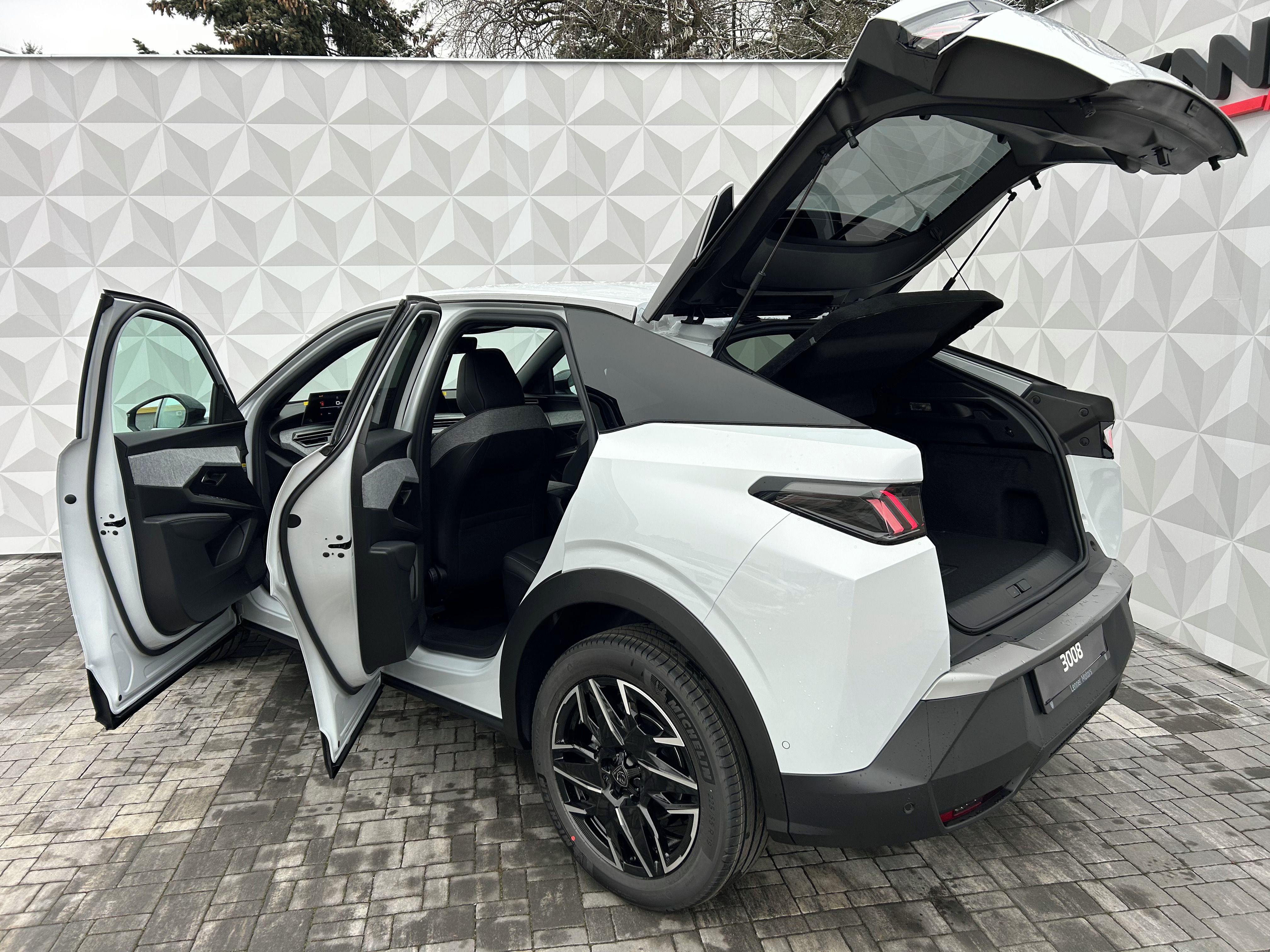 Peugeot 3008, ALLURE Hybrid 145 e-DCS6 - fotka 4