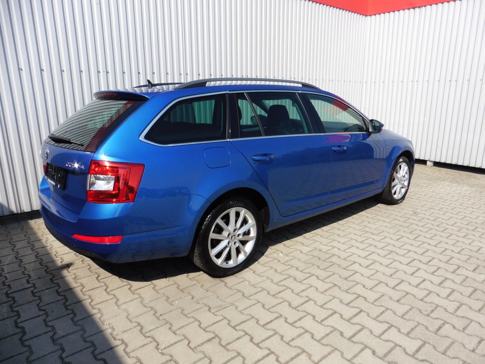 Škoda Octavia, III Combi 2.0 TDi Style Navi - fotka 4