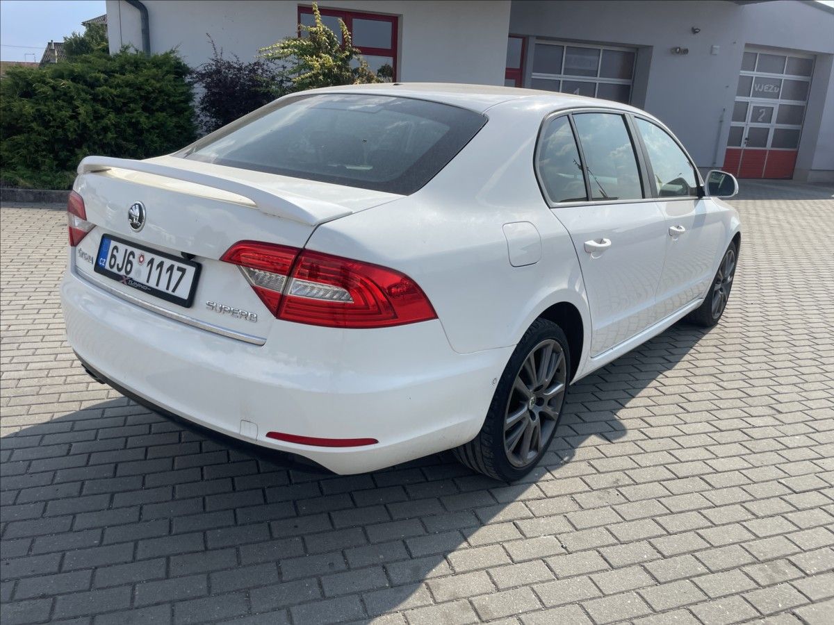 Škoda Superb, 2,0 TDi 103kw Elegance Facelif - fotka 6