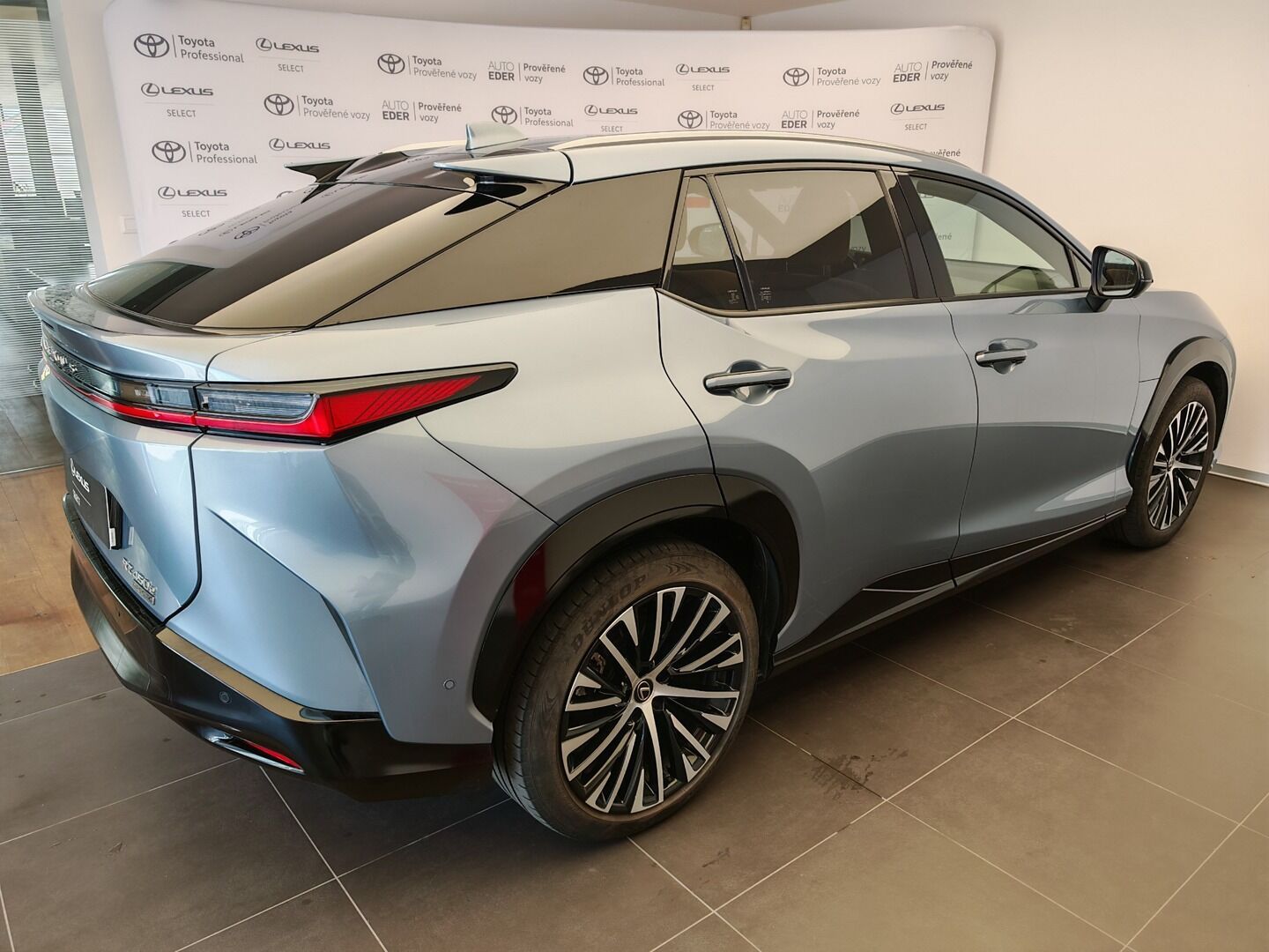 Lexus RZ 450e, 450e DIRECT4 Elektro 150 kW - fotka 4