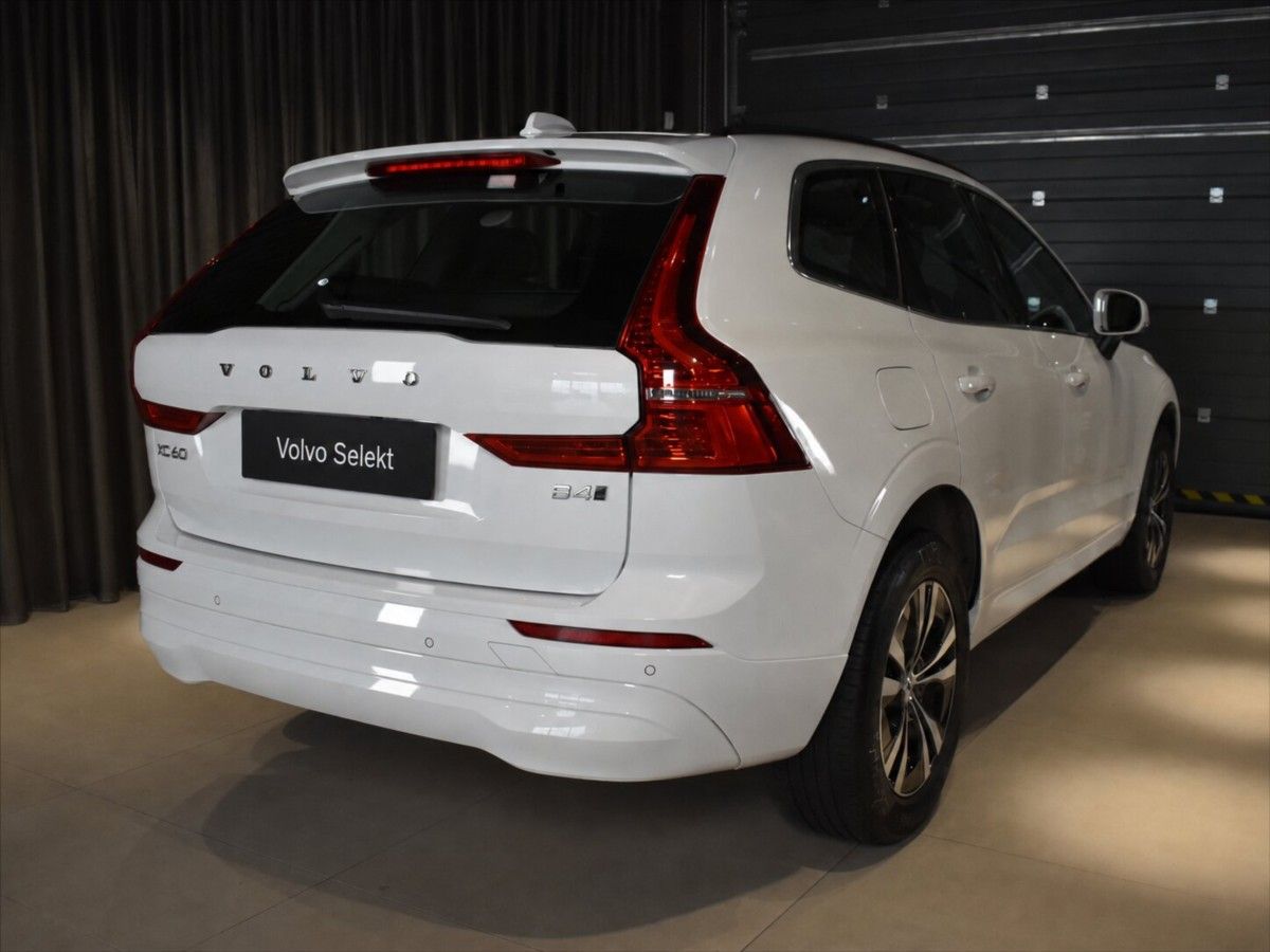 Volvo XC60, 2,0 B4 AWD CORE  Bezklíč - fotka 4