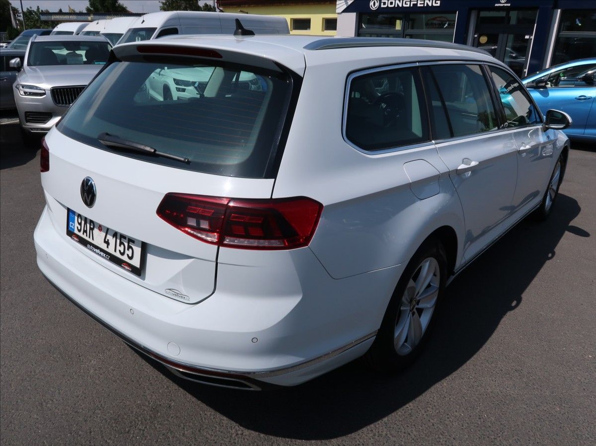 Volkswagen Passat, 2,0 TDi,110kW,1majČR,Elegance - fotka 3