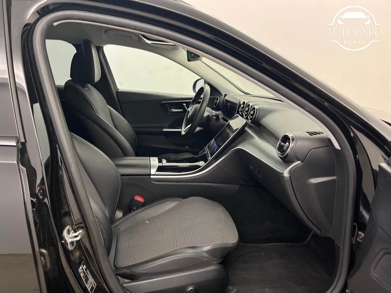 Mercedes-Benz Třídy C, 300e T Avantgarde*360°KAMERA - fotka 4