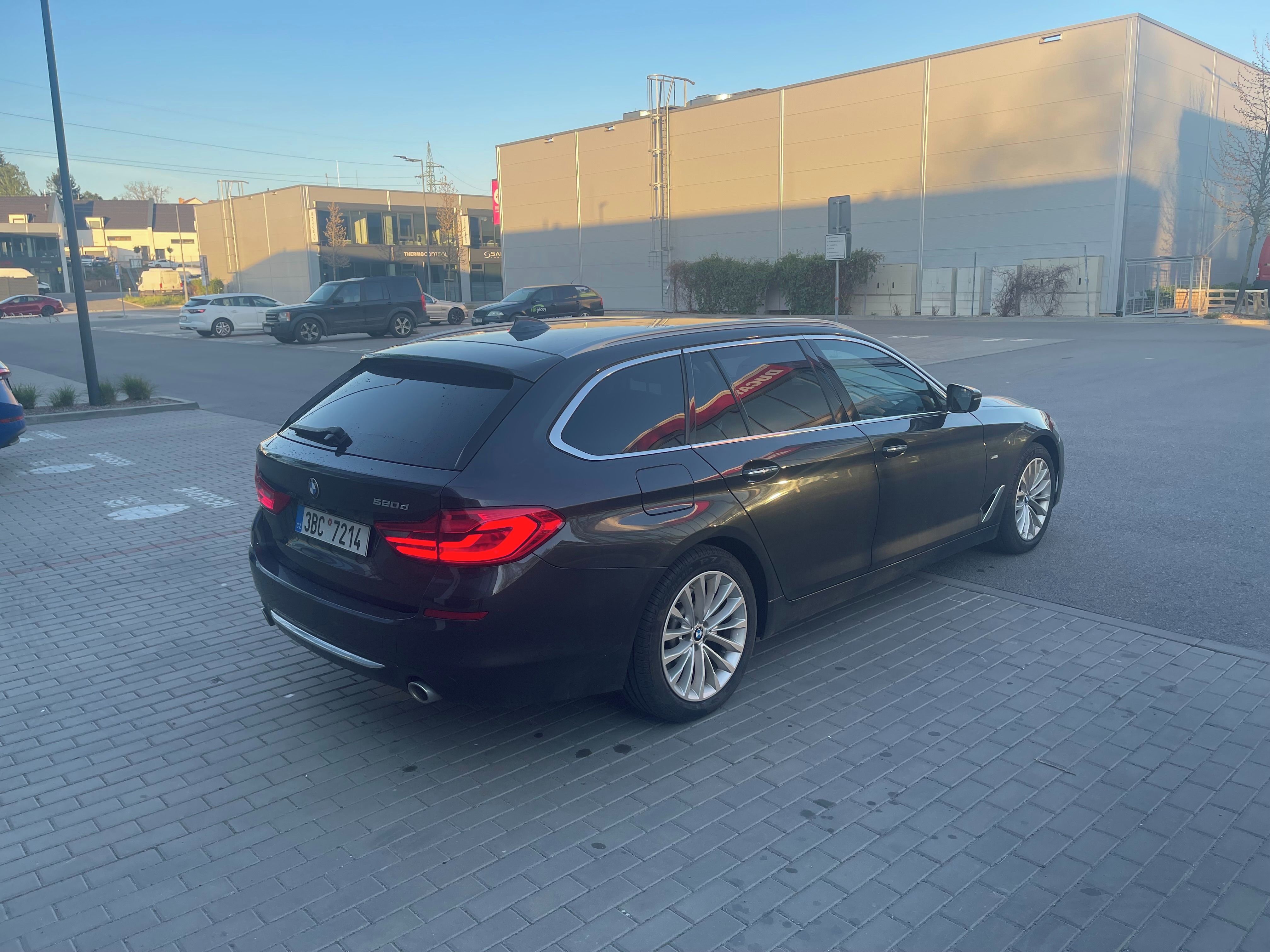 BMW Řada 5, BMW G31 520d 140kw RWD - fotka 5