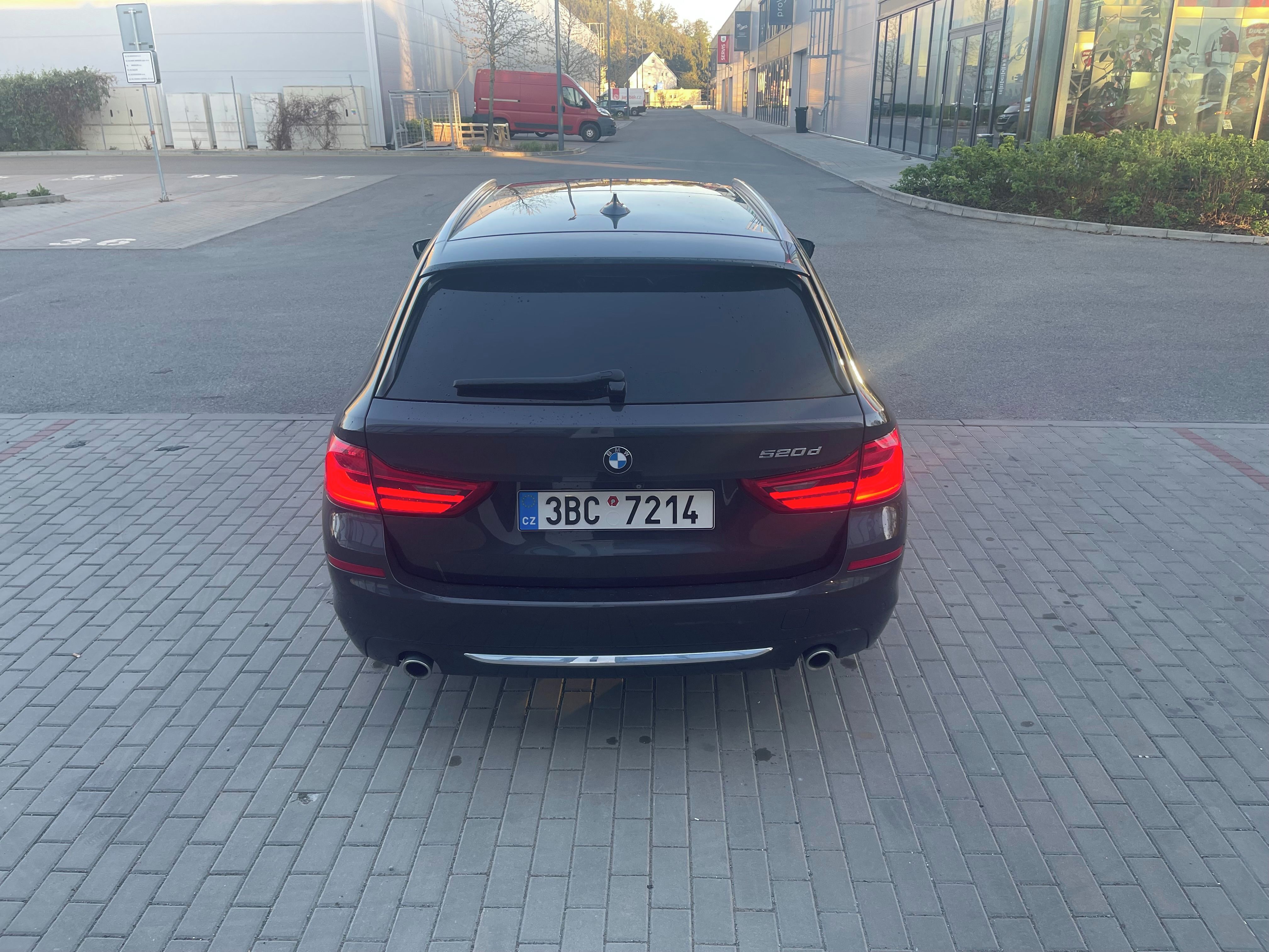 BMW Řada 5, BMW G31 520d 140kw RWD - fotka 6