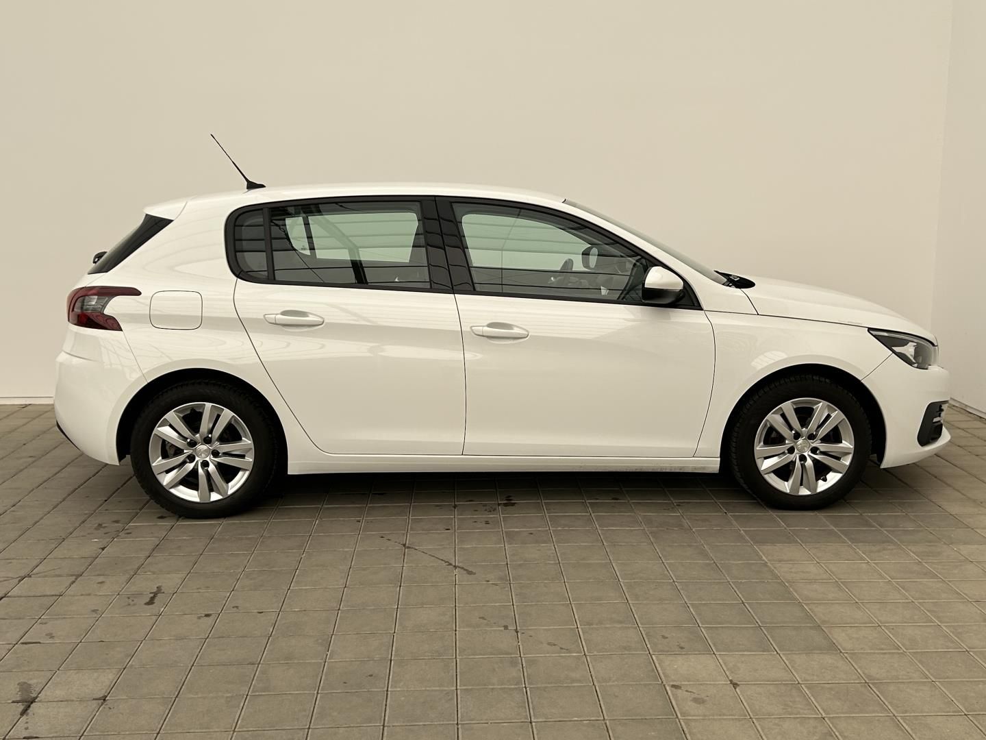 Peugeot 308, 1.2i 81kW . - fotka 6