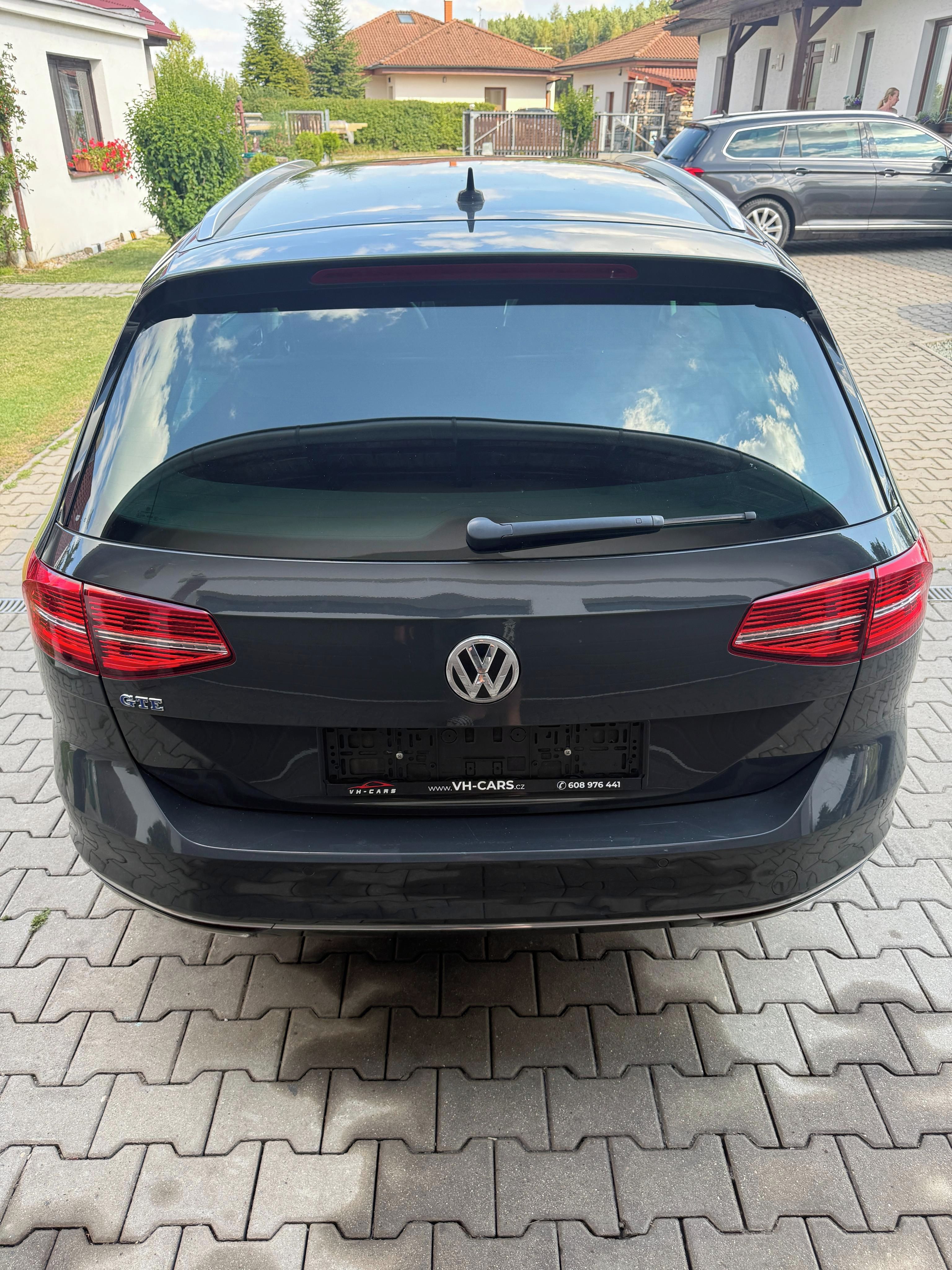 Volkswagen Passat, GTE - fotka 5