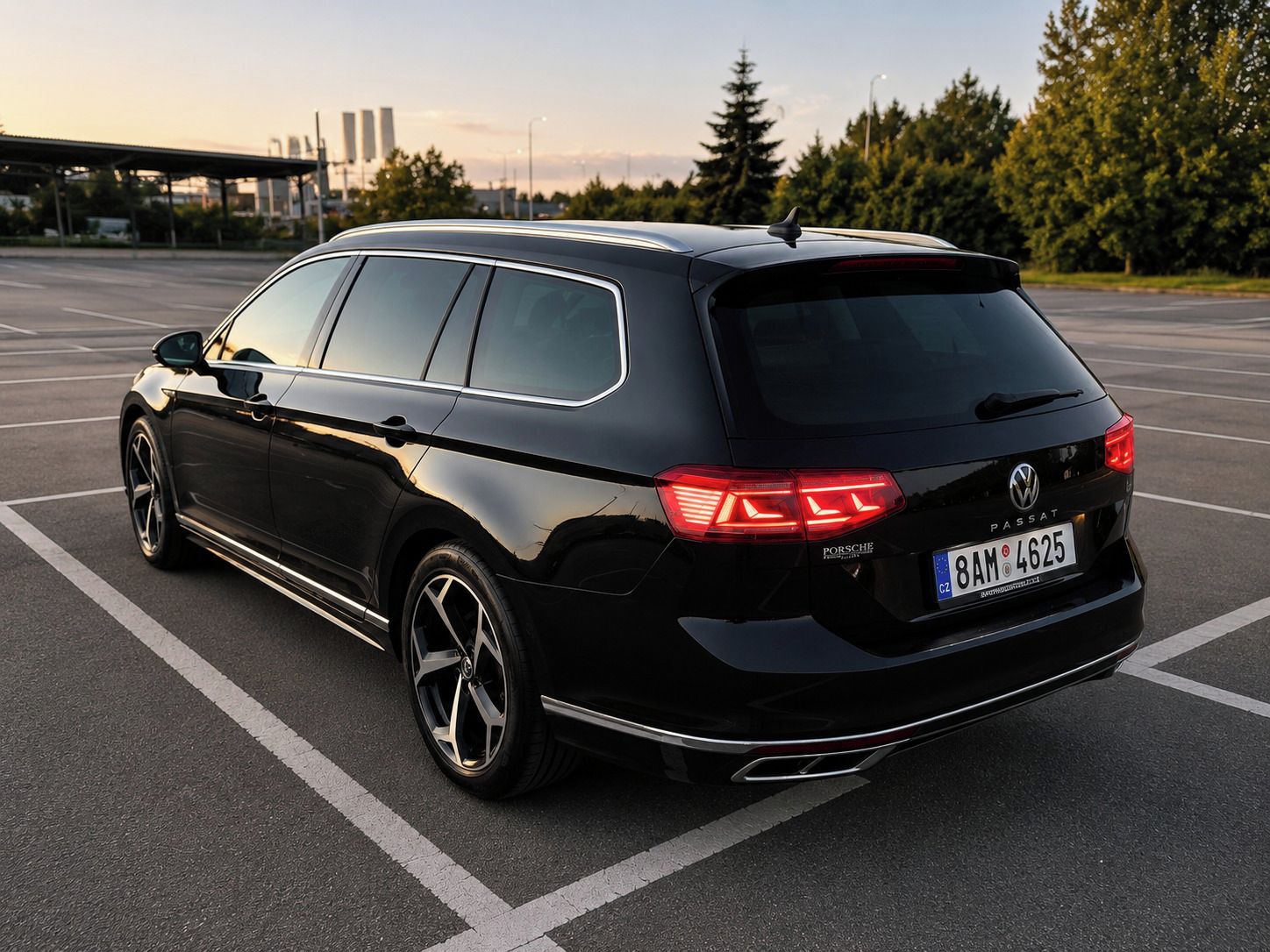 Volkswagen Passat, R-Line 2.0 TDI 4x4 DSG 147 kW - fotka 5
