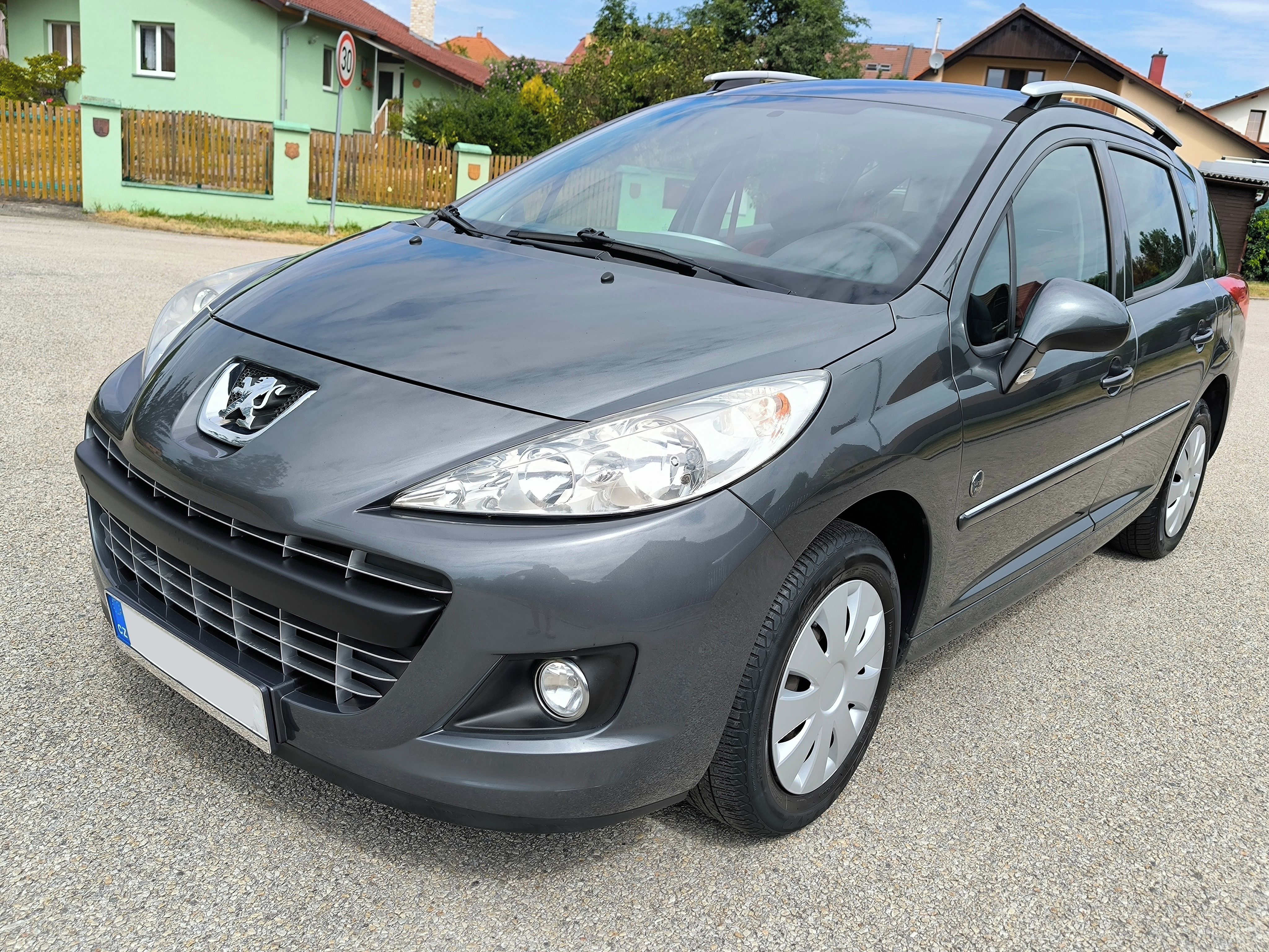Peugeot 207, 1.4i - 1.MAJITELKA, PO SERVISU - fotka 2