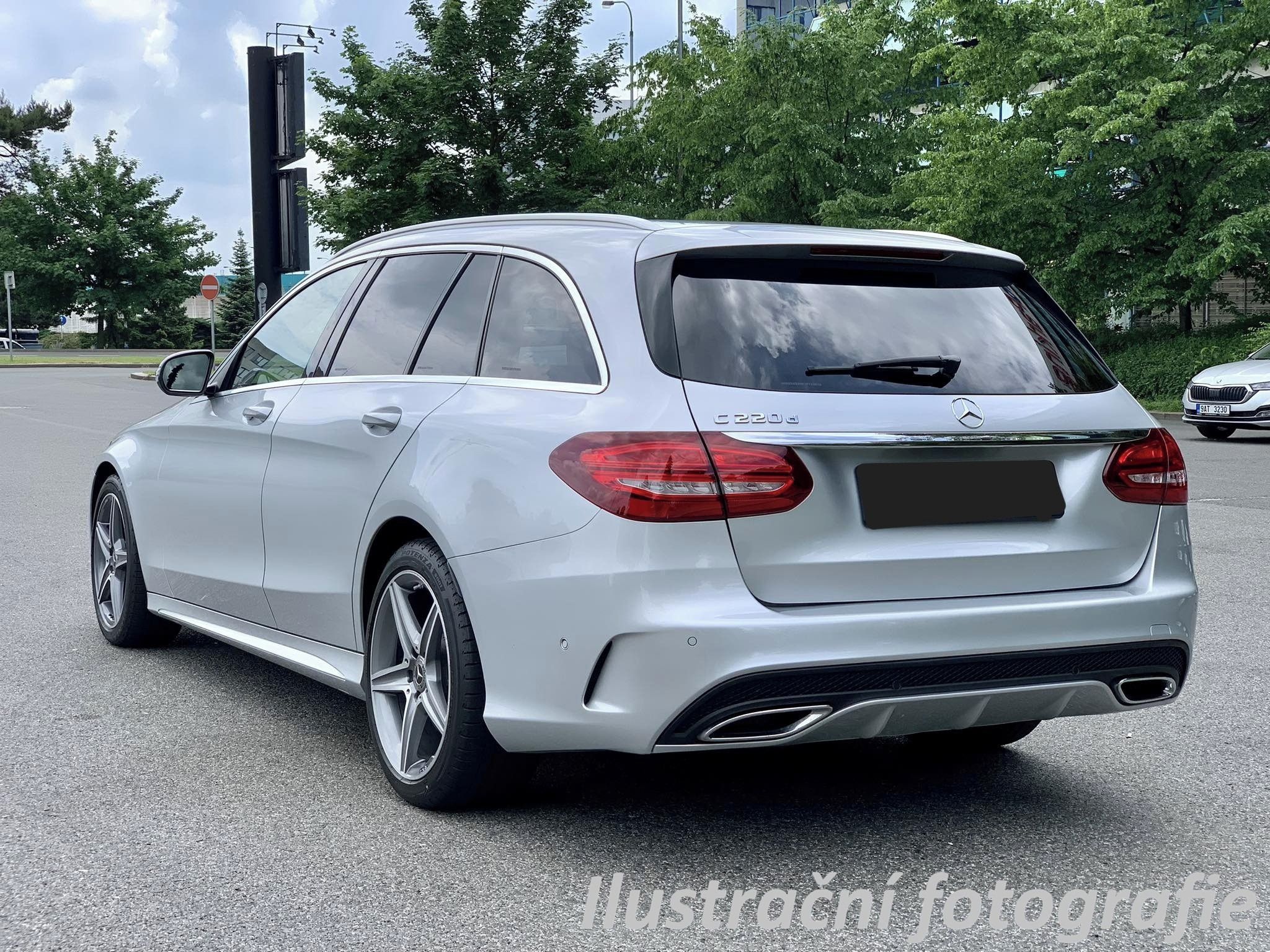 Mercedes-Benz Třídy C, C220d, 4MATIC, WEBASTO - fotka 2