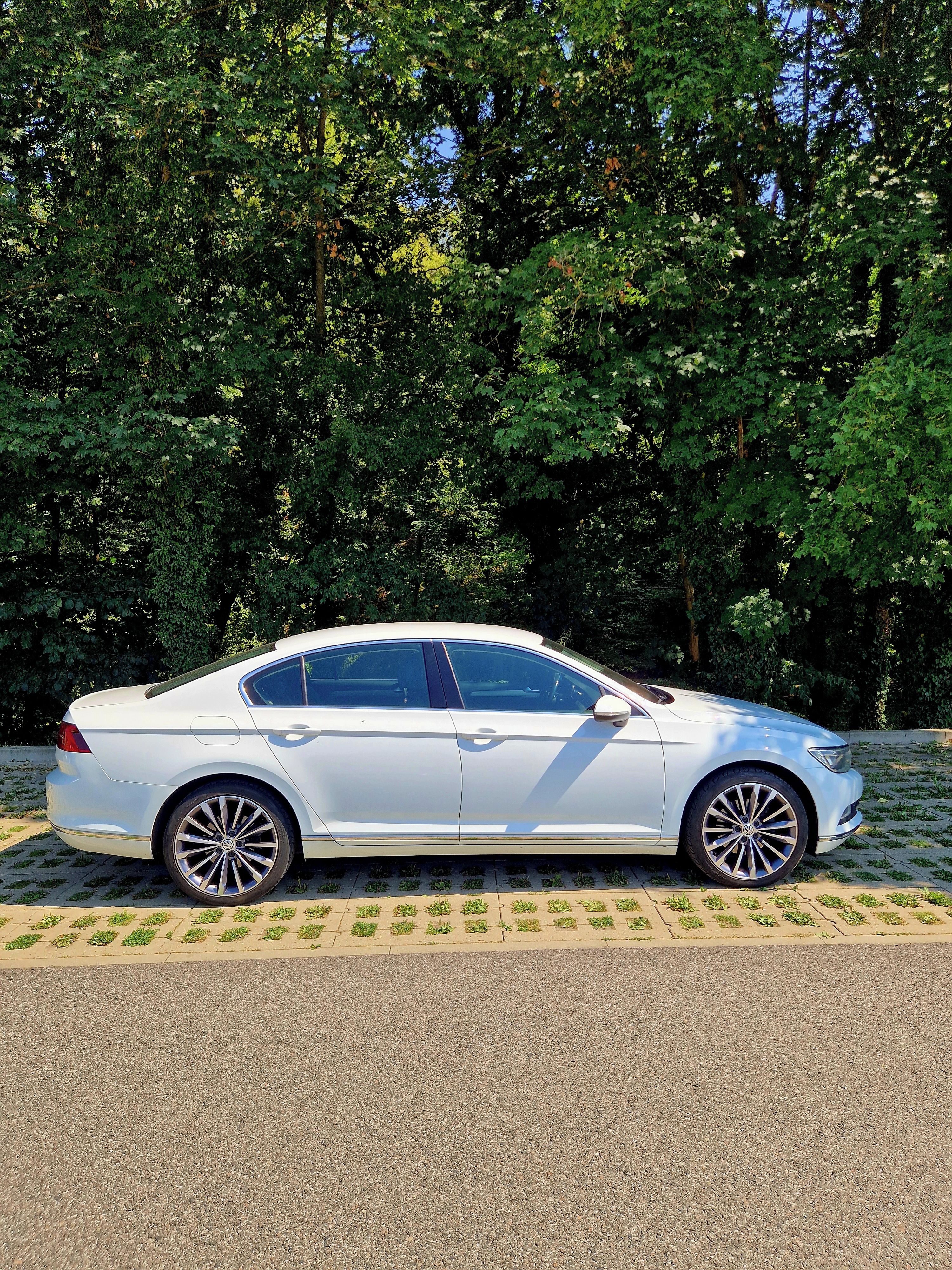 Volkswagen Passat, B8 2.0 TDi 140 kW Highline - fotka 3