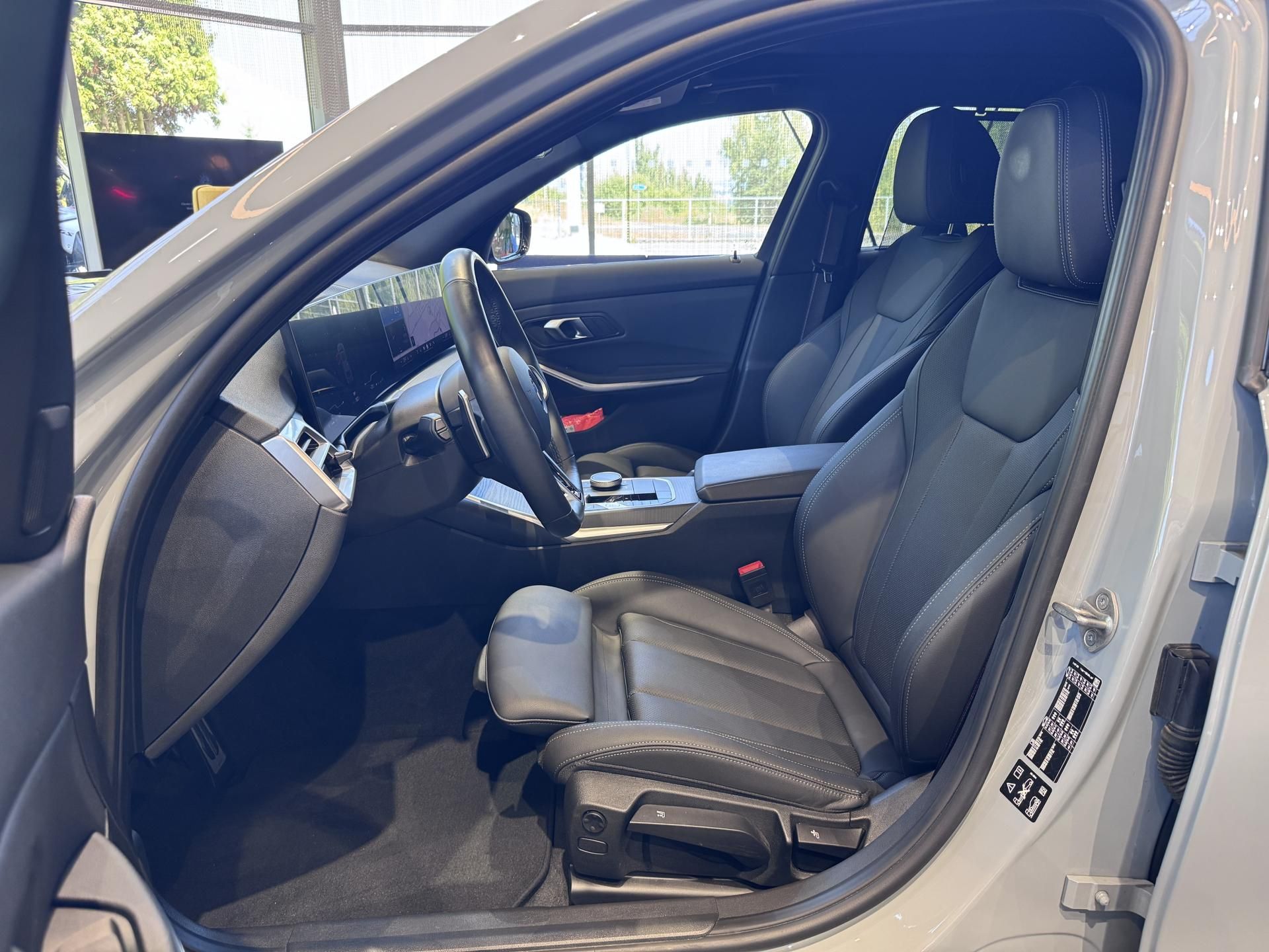 BMW Řada 3, 320d xDrive Touring M-Sport - fotka 6