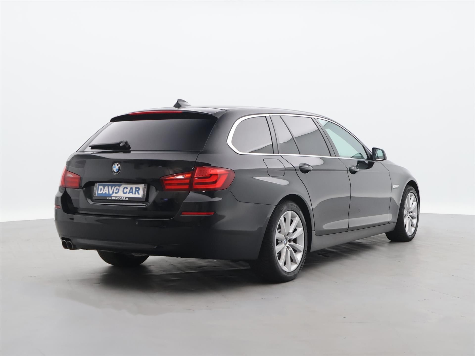 BMW Řada 5, 3,0 530d x Drive Tažné Klima - fotka 6
