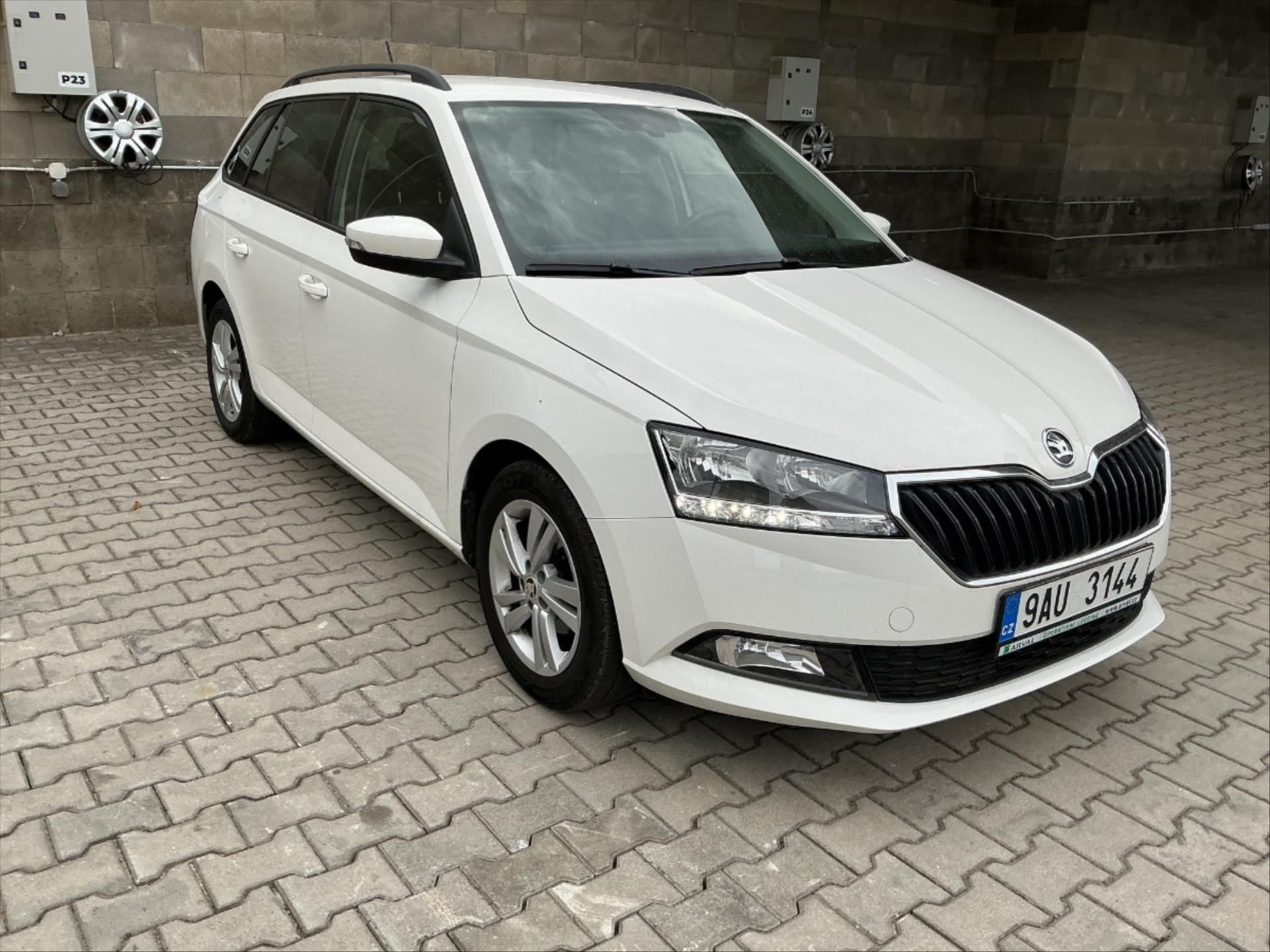 Škoda Fabia, 1,0 Aut.klima Tempomat - fotka 4