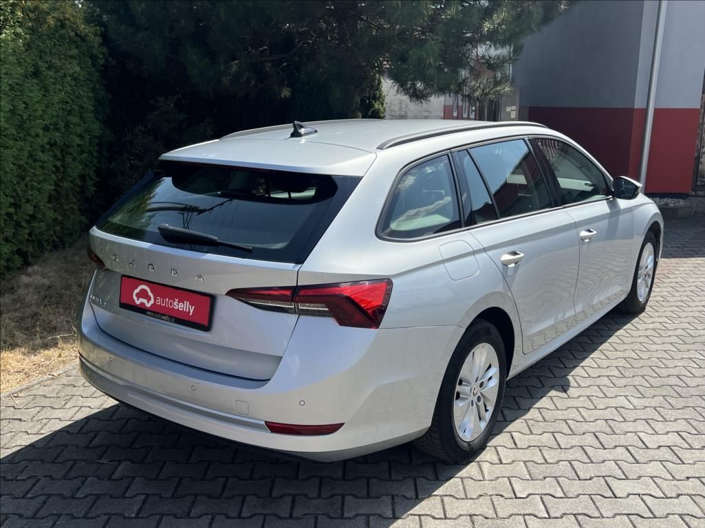 Škoda Octavia, 2,0 TDi EXECUTIVE DSG - fotka 5