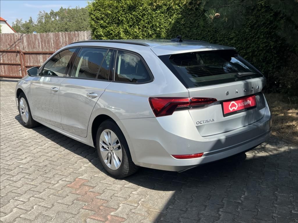 Škoda Octavia, 2,0 TDi EXECUTIVE DSG - fotka 3