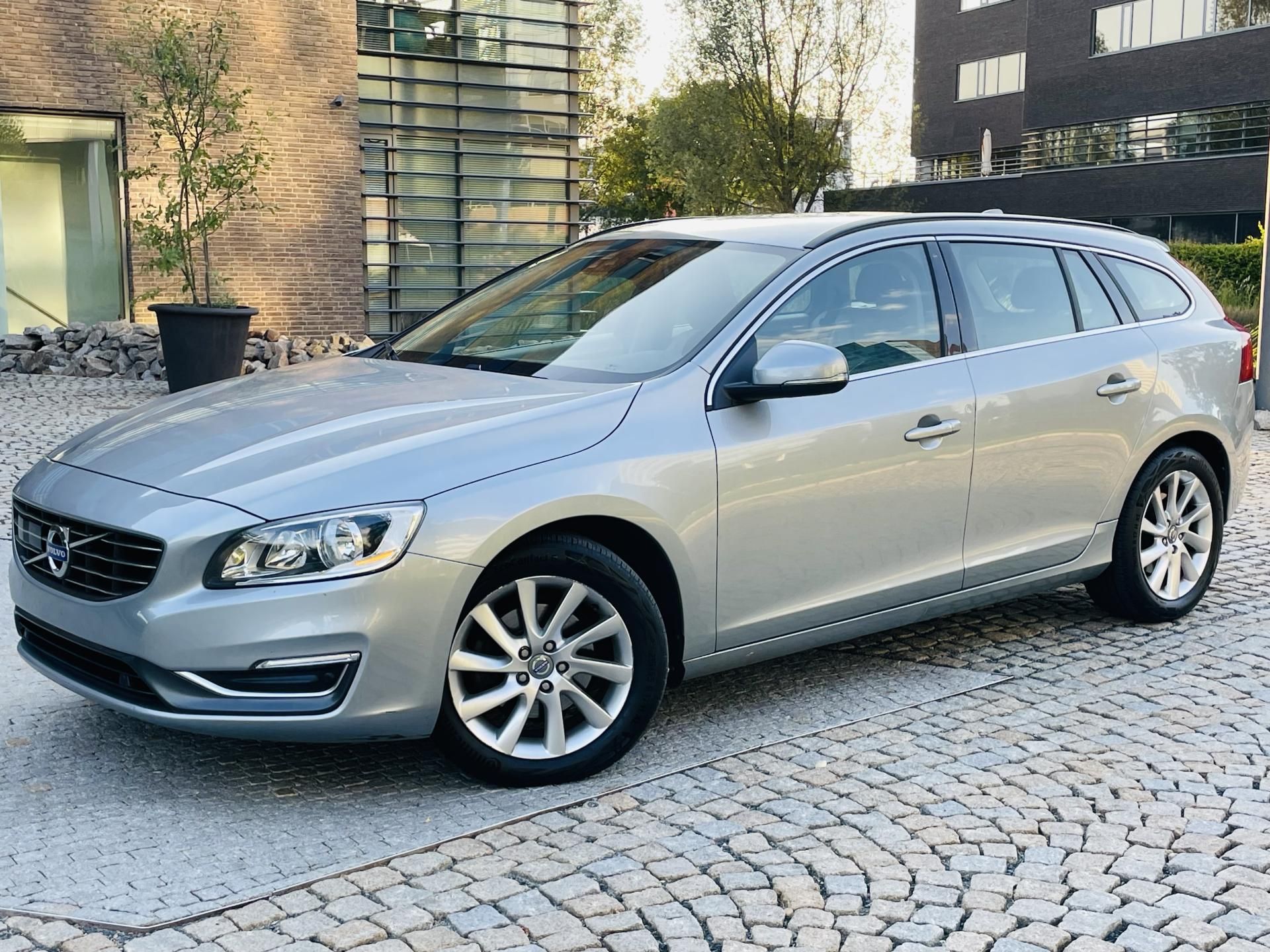 Volvo V60, 2.0D4 5V AUTOMAT KAMERA TAŽNÉ - fotka 2