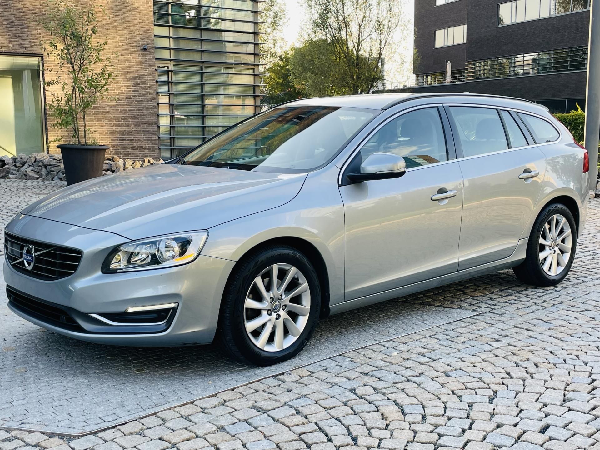 Volvo V60, 2.0D4 5V AUTOMAT KAMERA TAŽNÉ - fotka 5